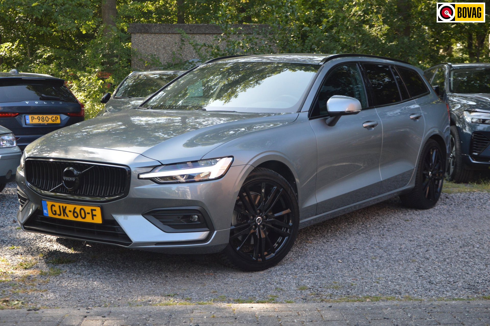 Volvo V60 Black | Adaptive Cruise | Stoel + Stuur Verwarmd | Trekhaak | Camera | Verwarmde voorruit |