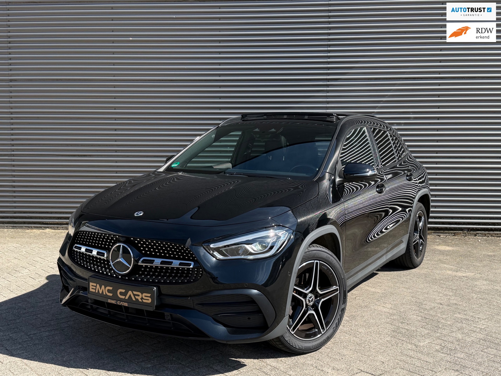 Mercedes-Benz GLA-klasse 250e AMG l Pano l 19 inch l 360•
