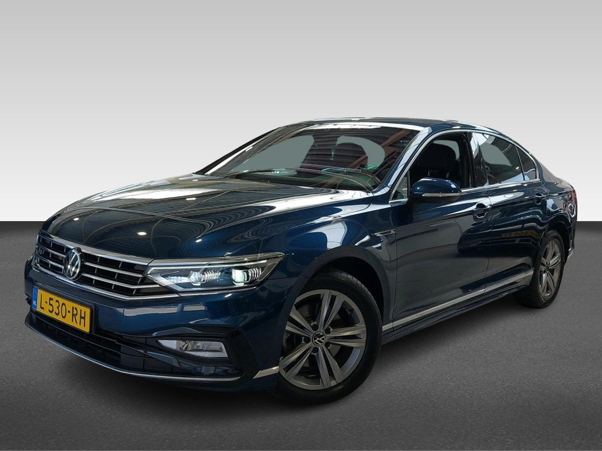 Volkswagen Passat 1.5 TSI R-Line Business +