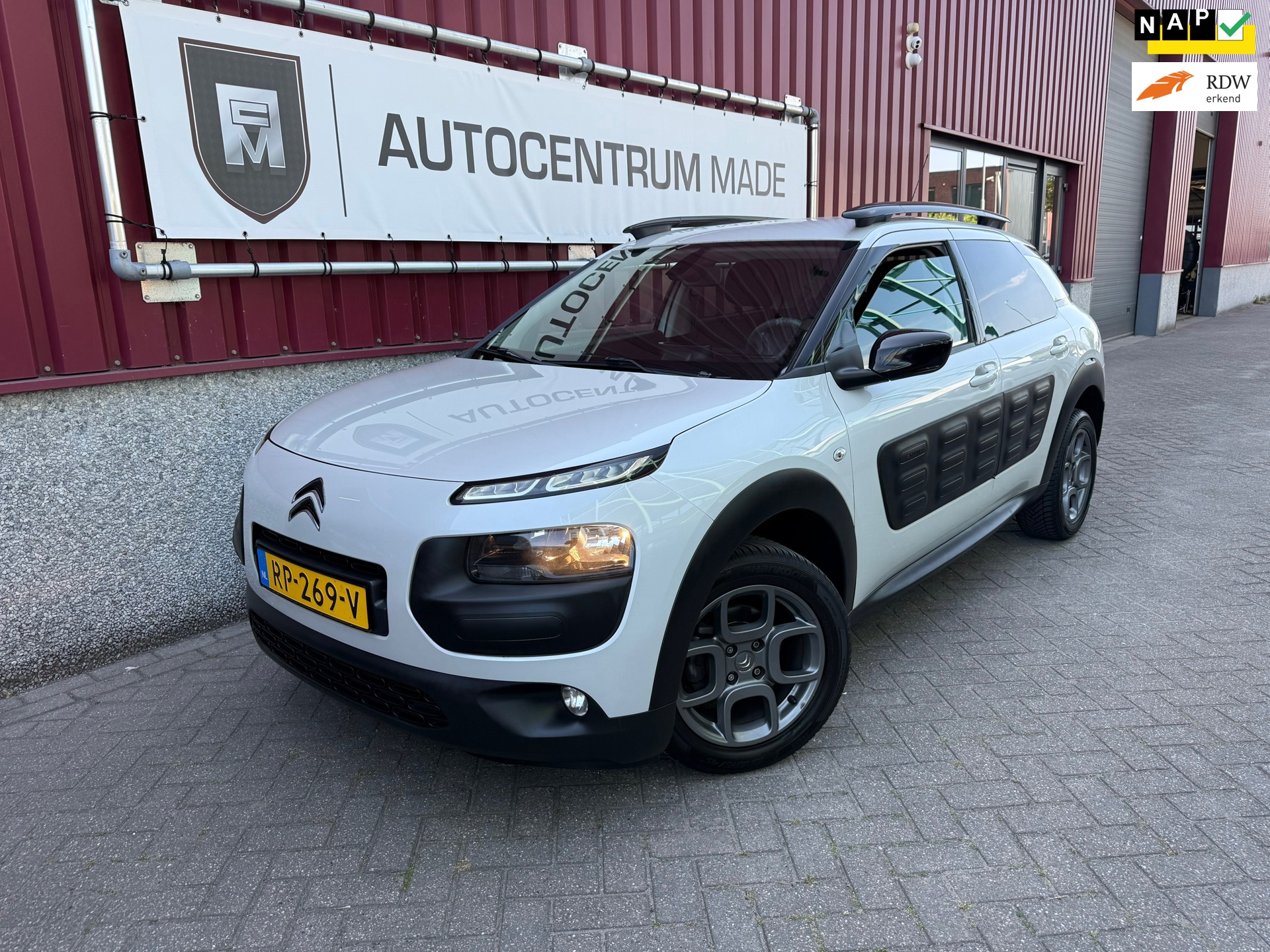 Citroën C4 Cactus 1.2 PureTech Shine // 39 DKM NAP // Clima // Navi // PDC
