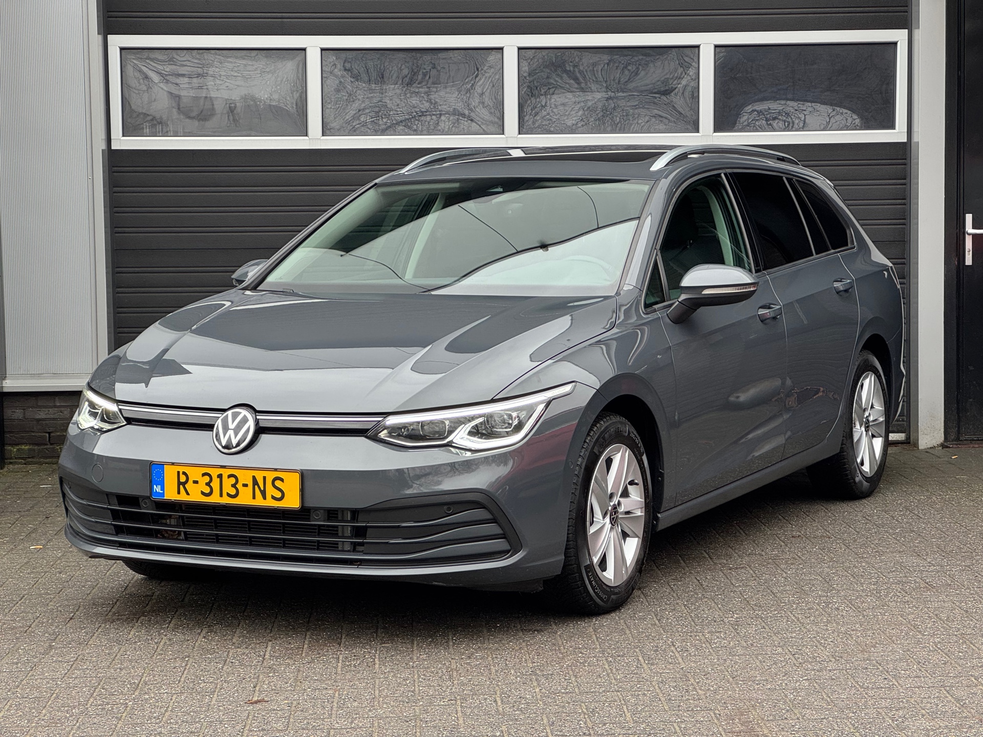 Volkswagen Golf Variant 1.0 eTSI DSG Life Pano, Adaptive Cruise, Keyless, Dodehoek, Camera