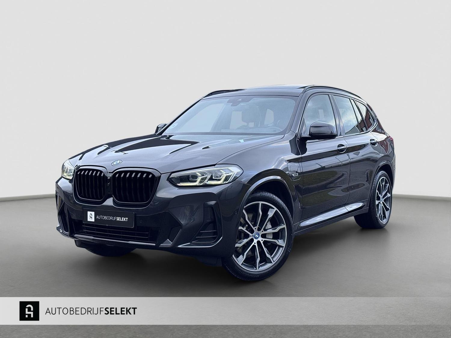 BMW X3 XDrive30e M-Sport | Pano | Elektrische stoelen | Trekhaak | Sfeerverlichting | Keyless | Carplay | Dealer onderhouden