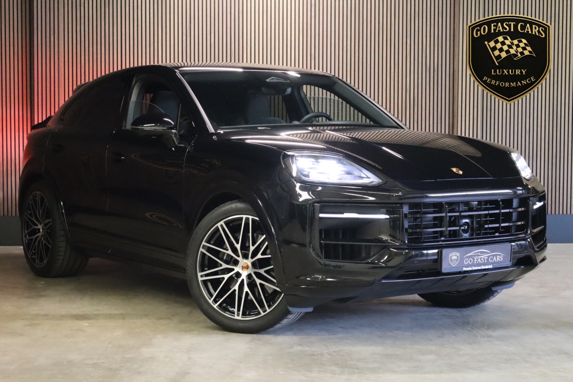 Porsche Cayenne Coupé 3.0 E-Hybrid|Black Edition|Sport seats|Passenger screen|Bose|Pano|2026|22"|Stoel verwarming+ventilatie|Zwart