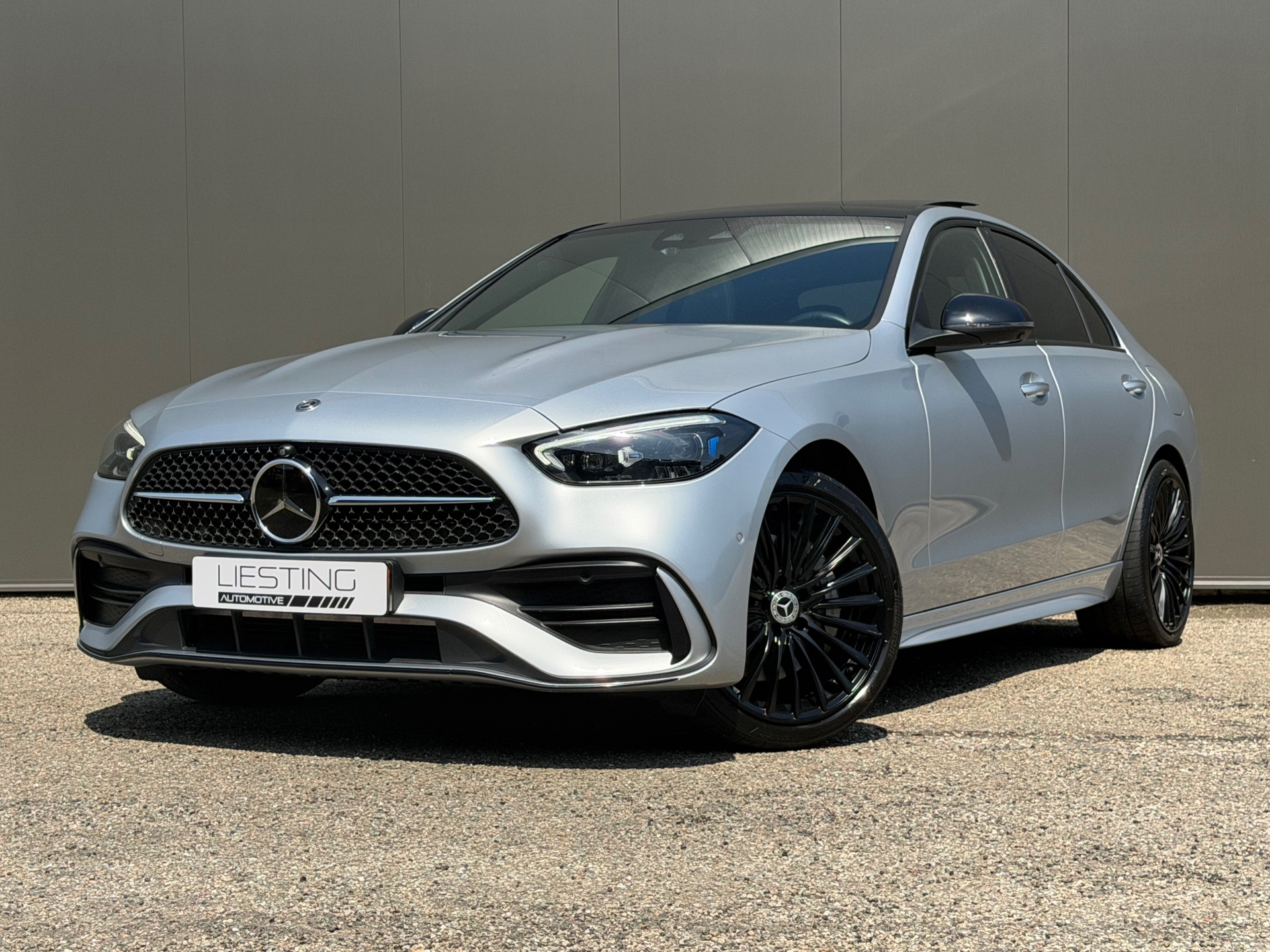 Mercedes-Benz C-klasse 300e AMG Line Pano Burmester Trekhaak