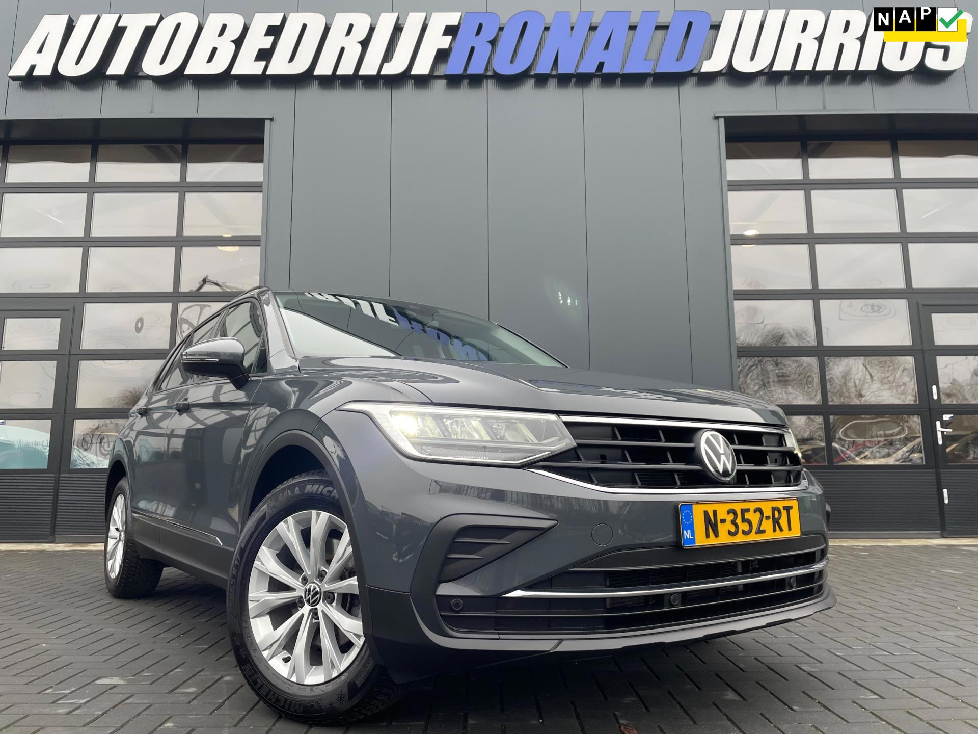 Volkswagen Tiguan 1.5 TSI Life NL.Auto/Trekhaak/Facelift/150Pk/Carplay/Adaptive Cruise/Full Led/1Ste Eigenaar/Dealer onderhouden