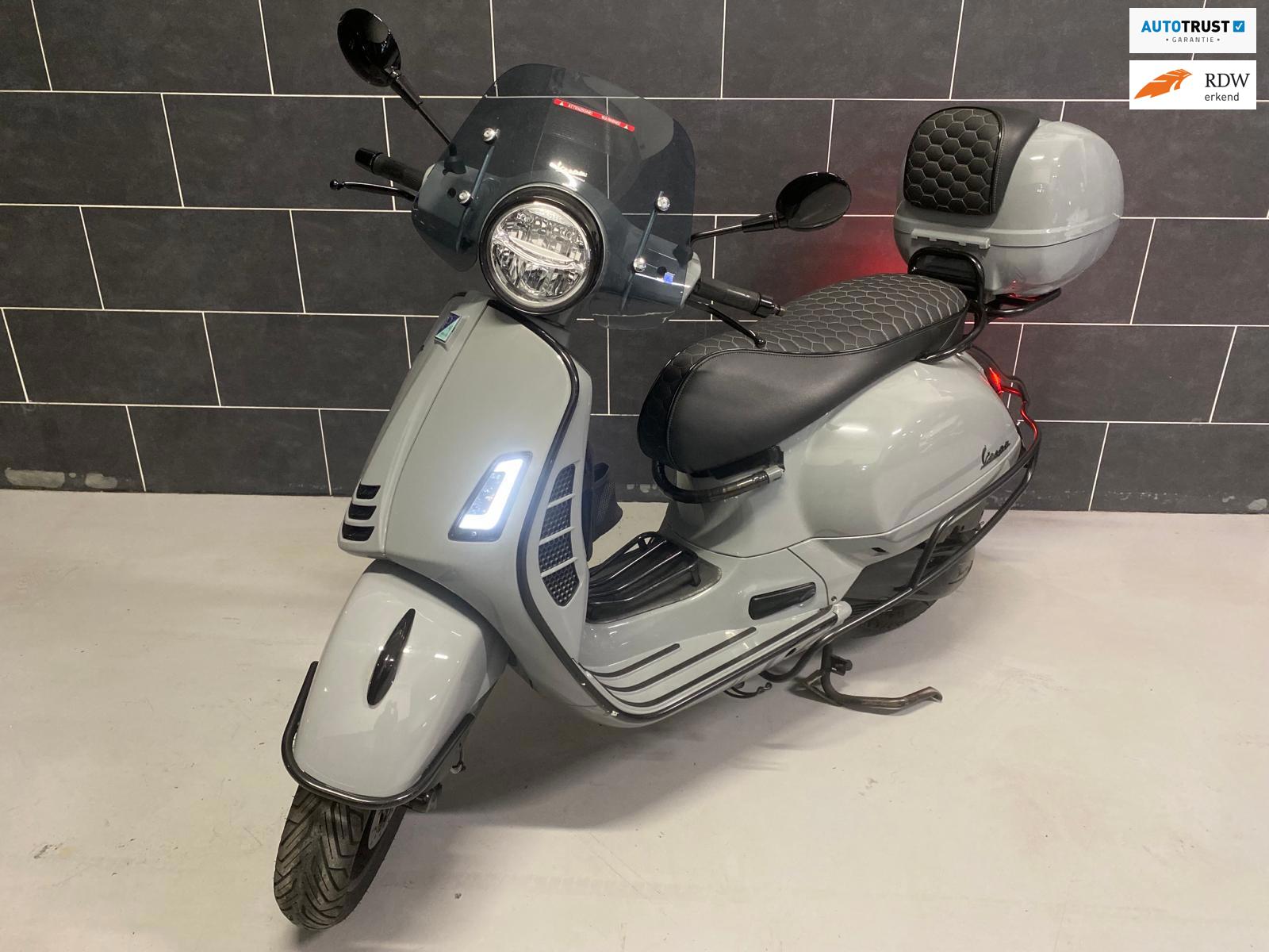 Piaggio Vespa GTS 300 HPE - Nardo - Beugels - Topkoffer