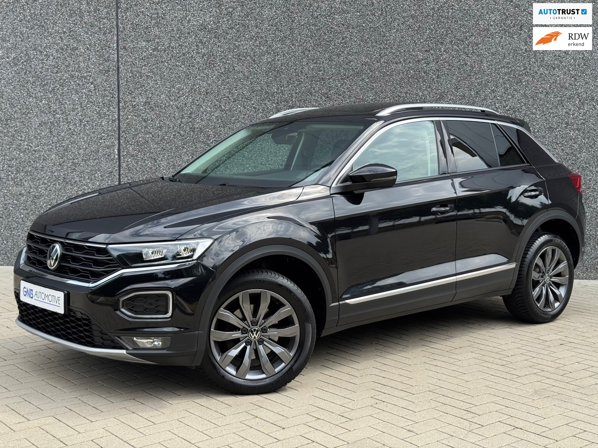 Volkswagen T-ROC 1.5 TSI | Pano | Carplay | ACC | Trekhaak | Rijstrook assistent | Virtual cockpit | Stoelverwarming |