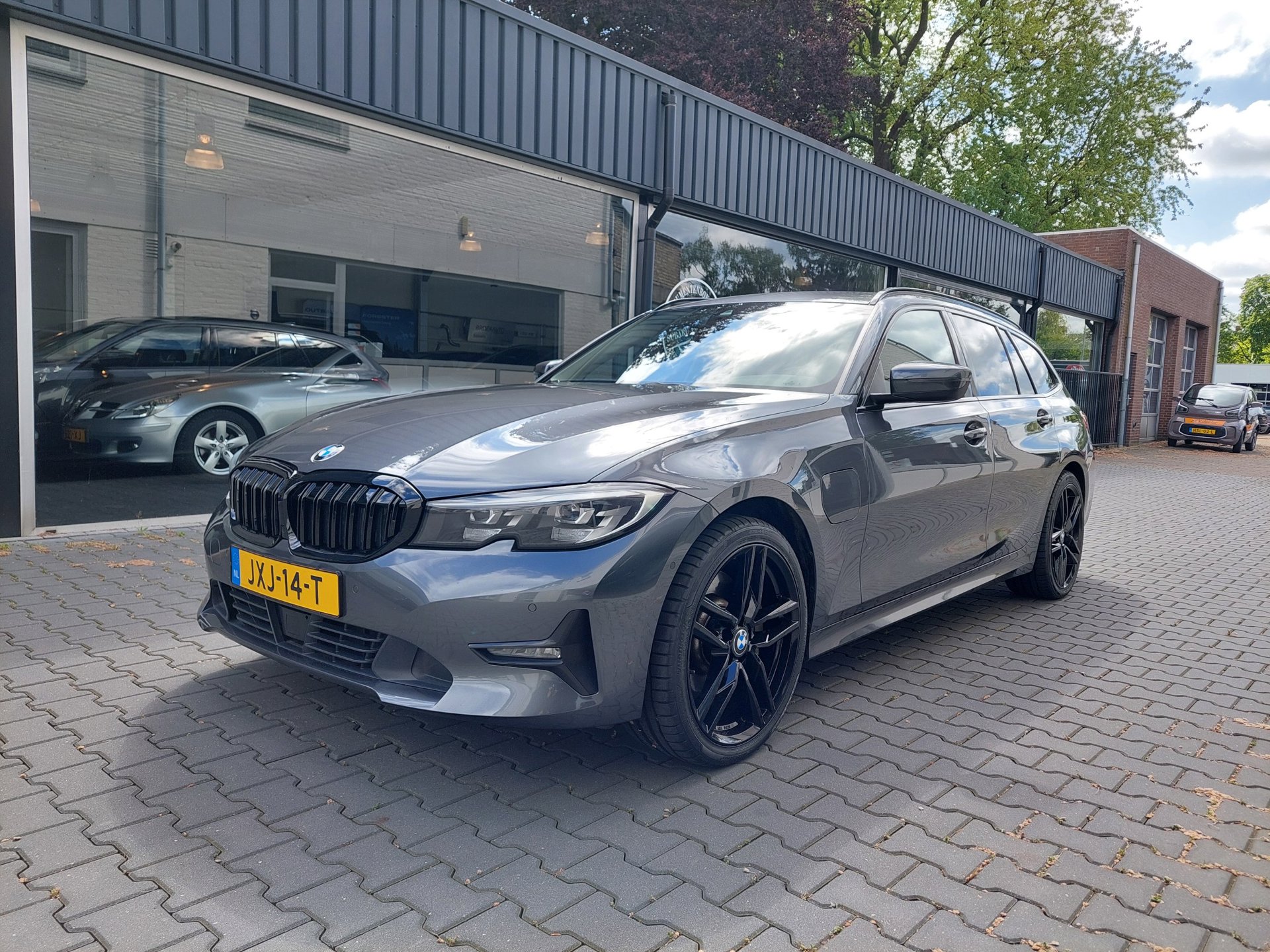 BMW 3-serie Touring 330e Business Edition Plus Inclusief Garantie Sportstoelen Leer Clima Cruise Stoelverwarming