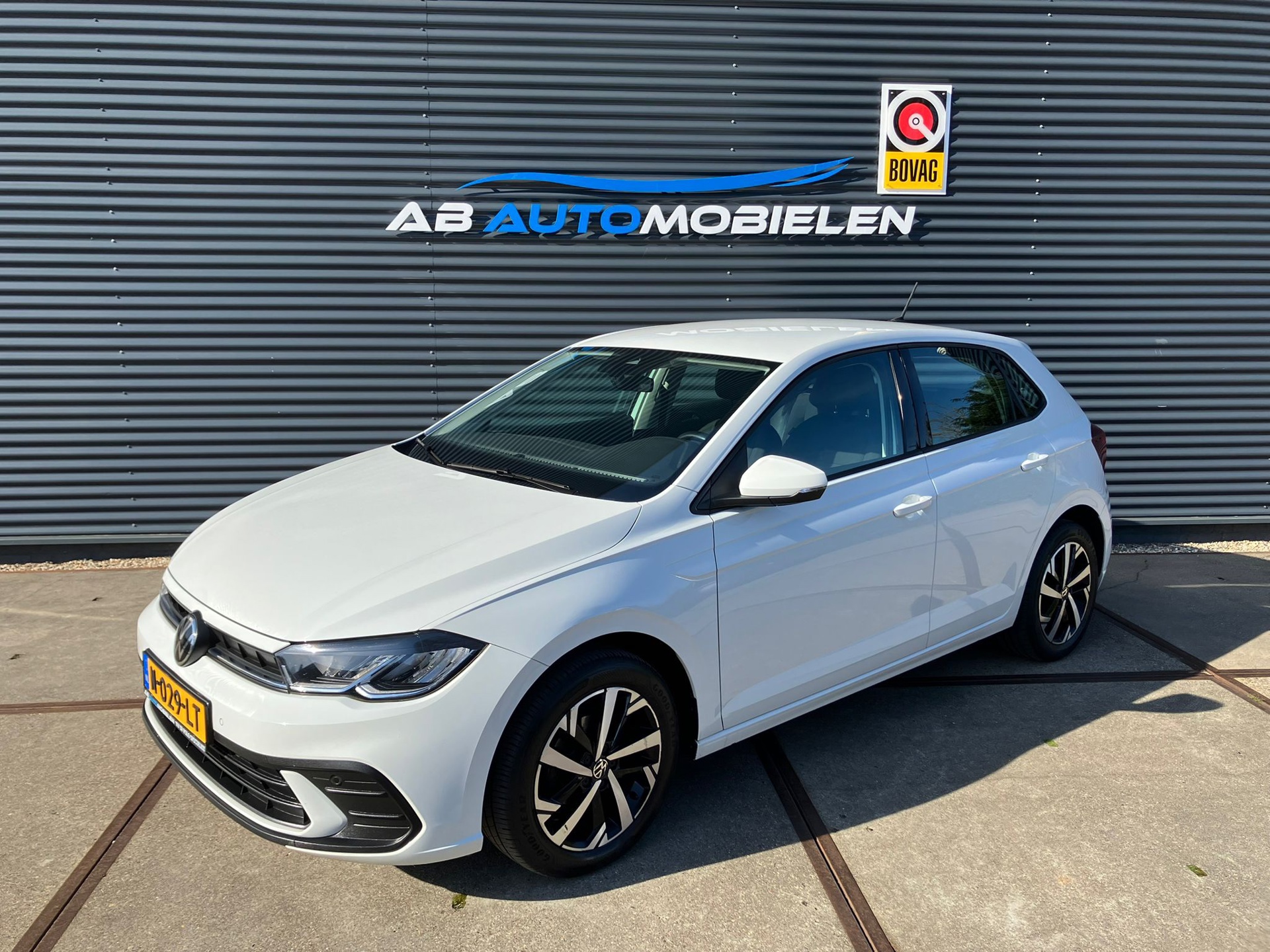 Volkswagen Polo 1.0 TSI Life PDC/ CARPLAY
