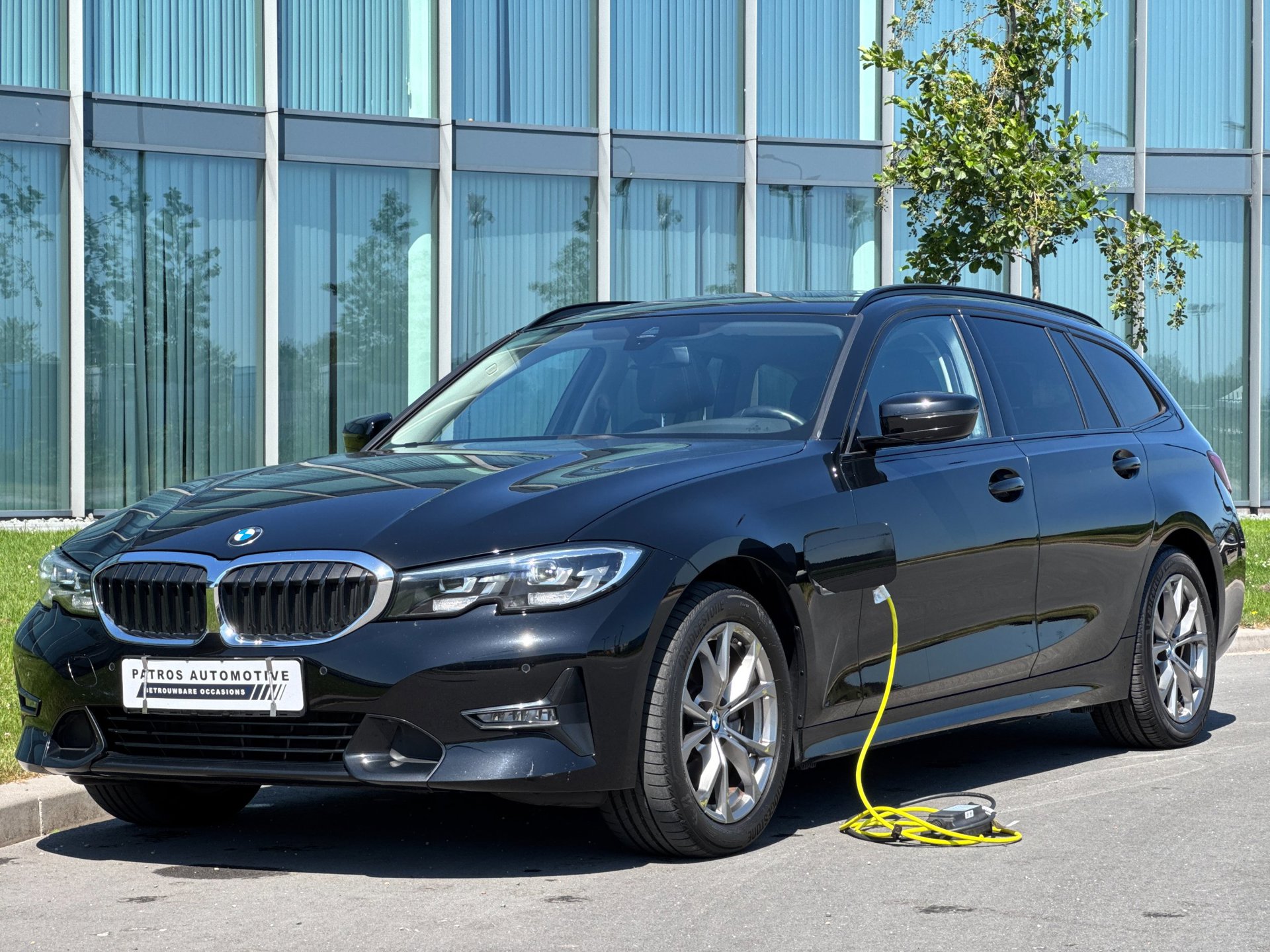 BMW 3-serie Touring 320e Sport Line PHEV // Panorama Dak // Navi // LED // Cruise // PDC