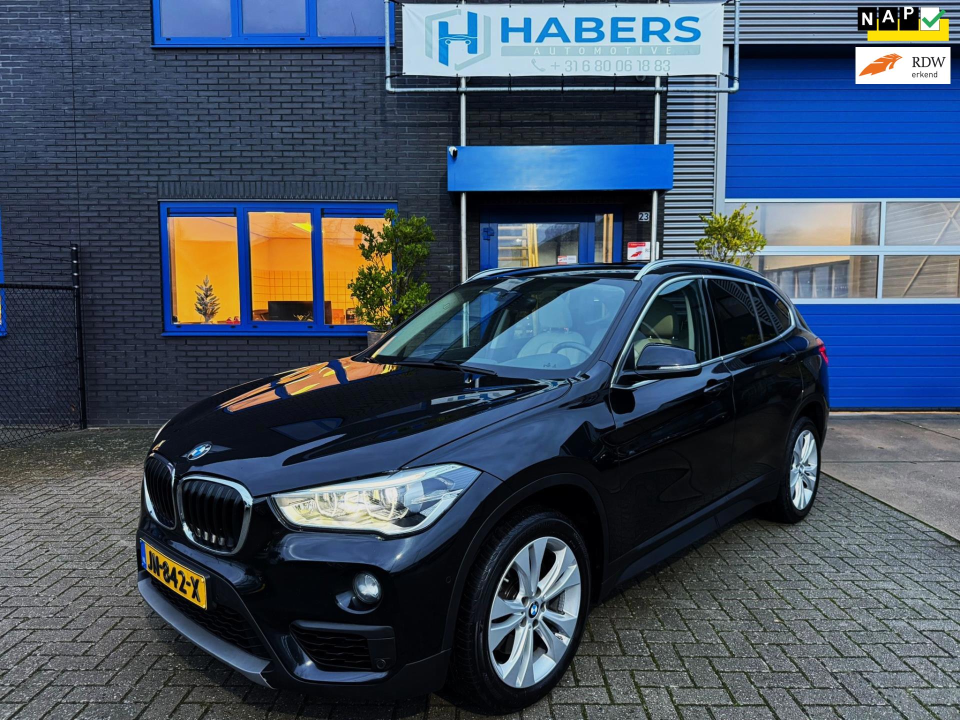 BMW X1 SDrive20i Executive 192PK|Origineel NL|Navi|AUT|Sportstoelen Leder|PANO|Cruise Control|Full Led|SfeerVL|StoelVW|PDC|Isofix