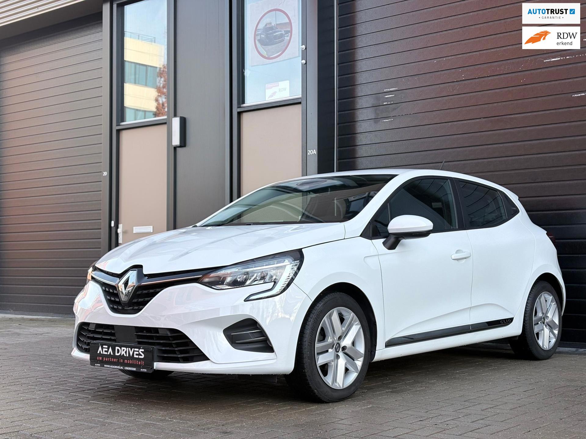 Renault Clio 1.0 TCe 100pk met stoelverwarming l Apple CarPlay l Lane Assist l Cruise Control l Wordt geleverd met nieuwe APK!!