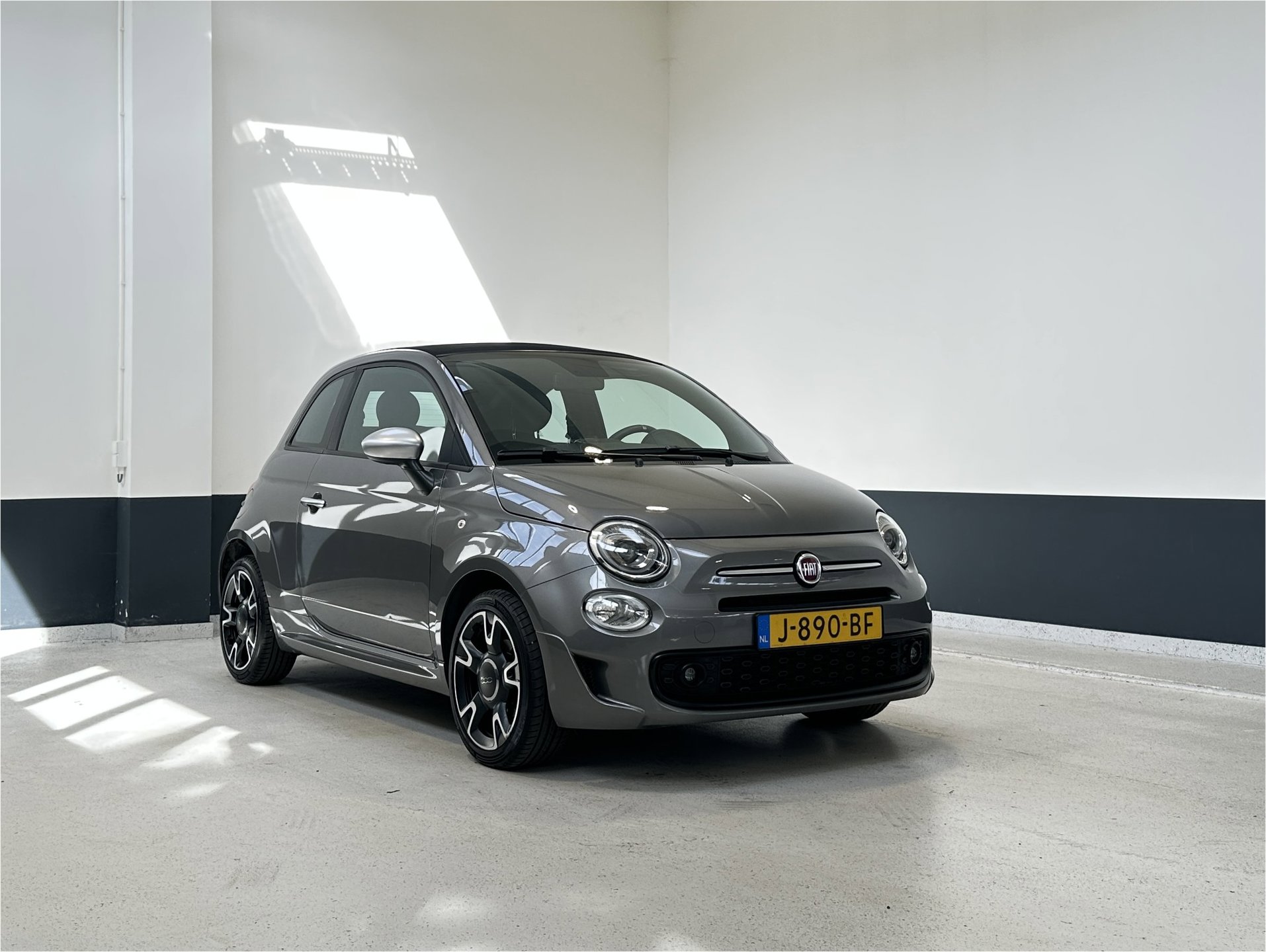 Fiat 500 C 1.0 Hybrid Rockstar | Navigatie| Bluetooth | Airco | LM velgen|