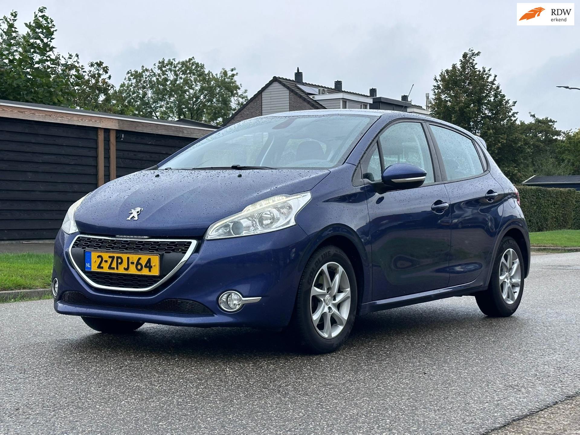 Peugeot 208 1.2 VTi Allure 5DR*Navigatie*Pano*Stoelverwarming*Cruise*Airco*LM velgen*Parkeersensoren*APK*