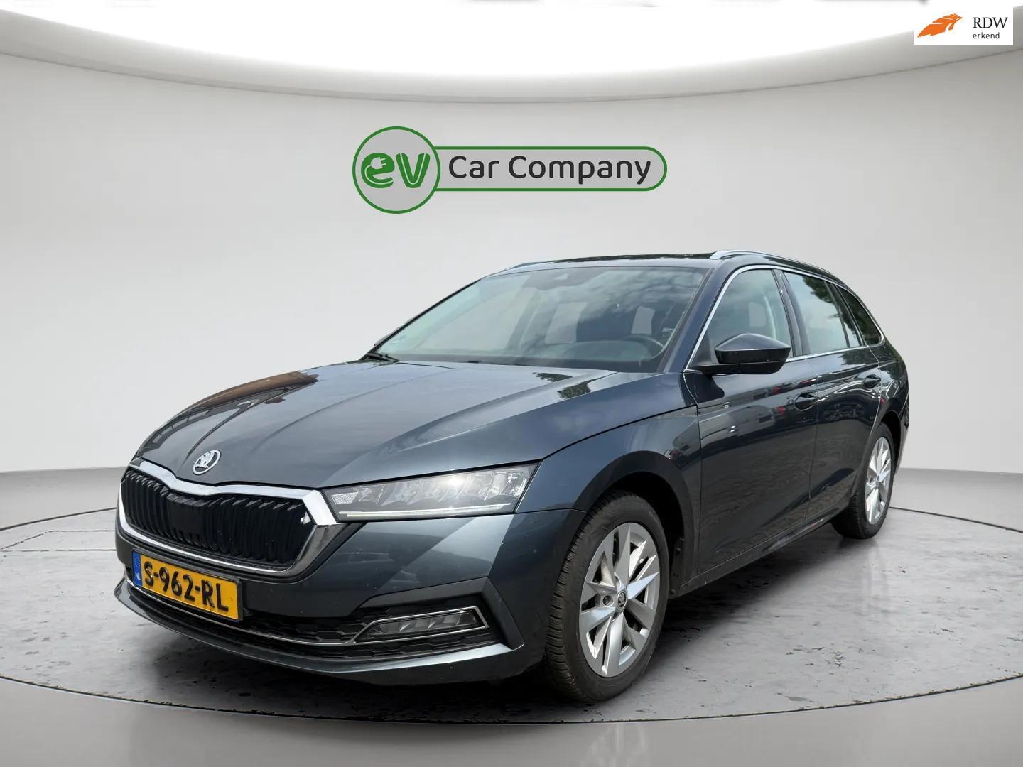Skoda Octavia Combi 1.5 e-TSI Business Edition Plus | Automaat | Adapt. Cruise | Trekhaak | Camera | CarPlay | Stoelverwarming