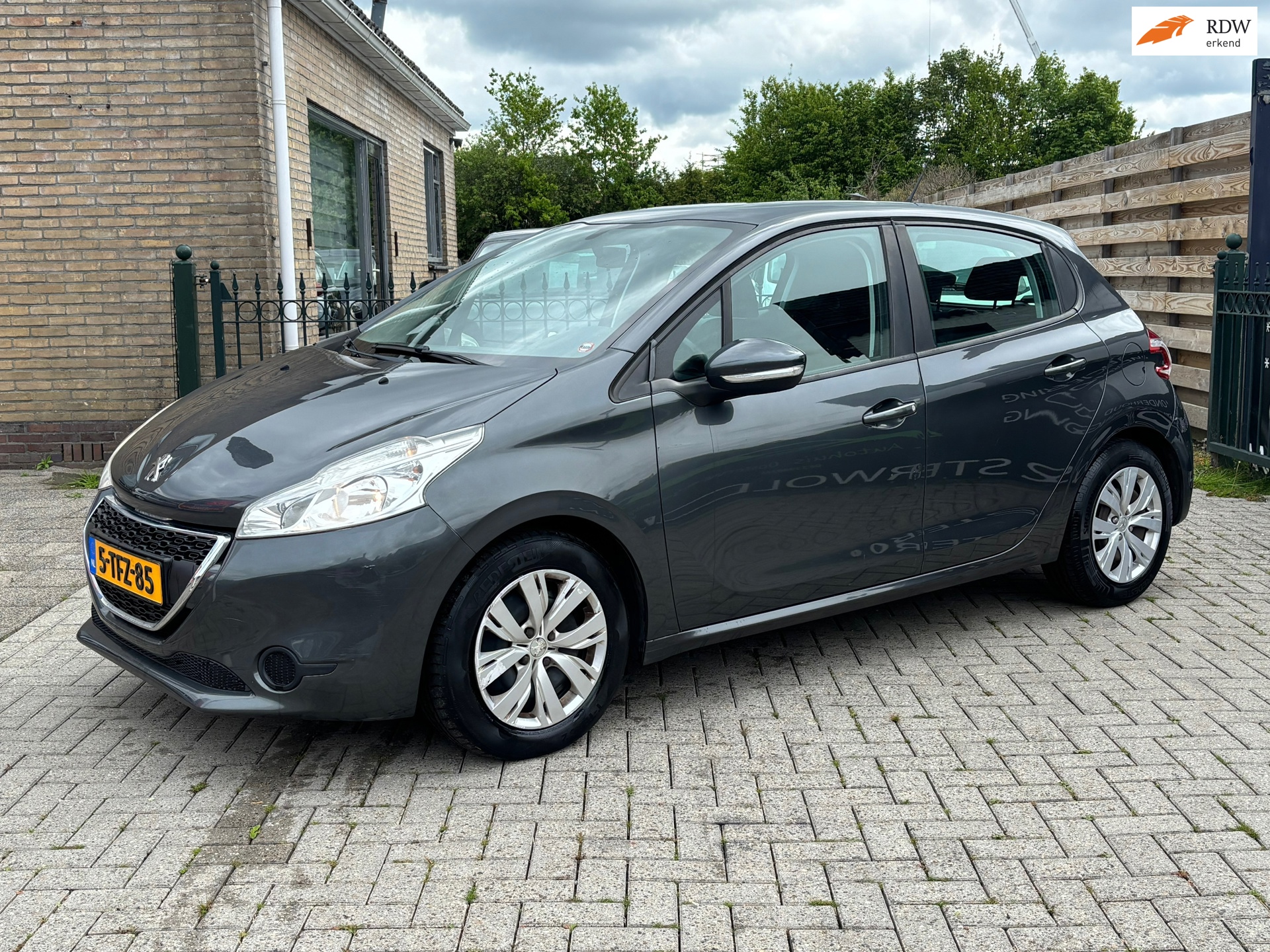 Peugeot 208 1.2 VTi Active | NIEUWE APK | CRUISE | AIRCO | NAVIGATIE | TREKHAAK !