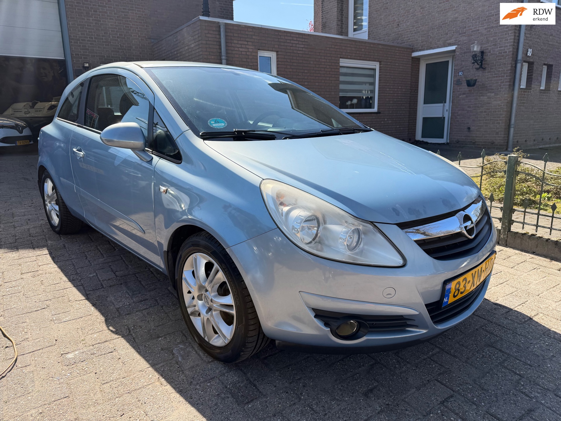 Opel Corsa 1.4-16V Cosmo *NIEUWE APK*