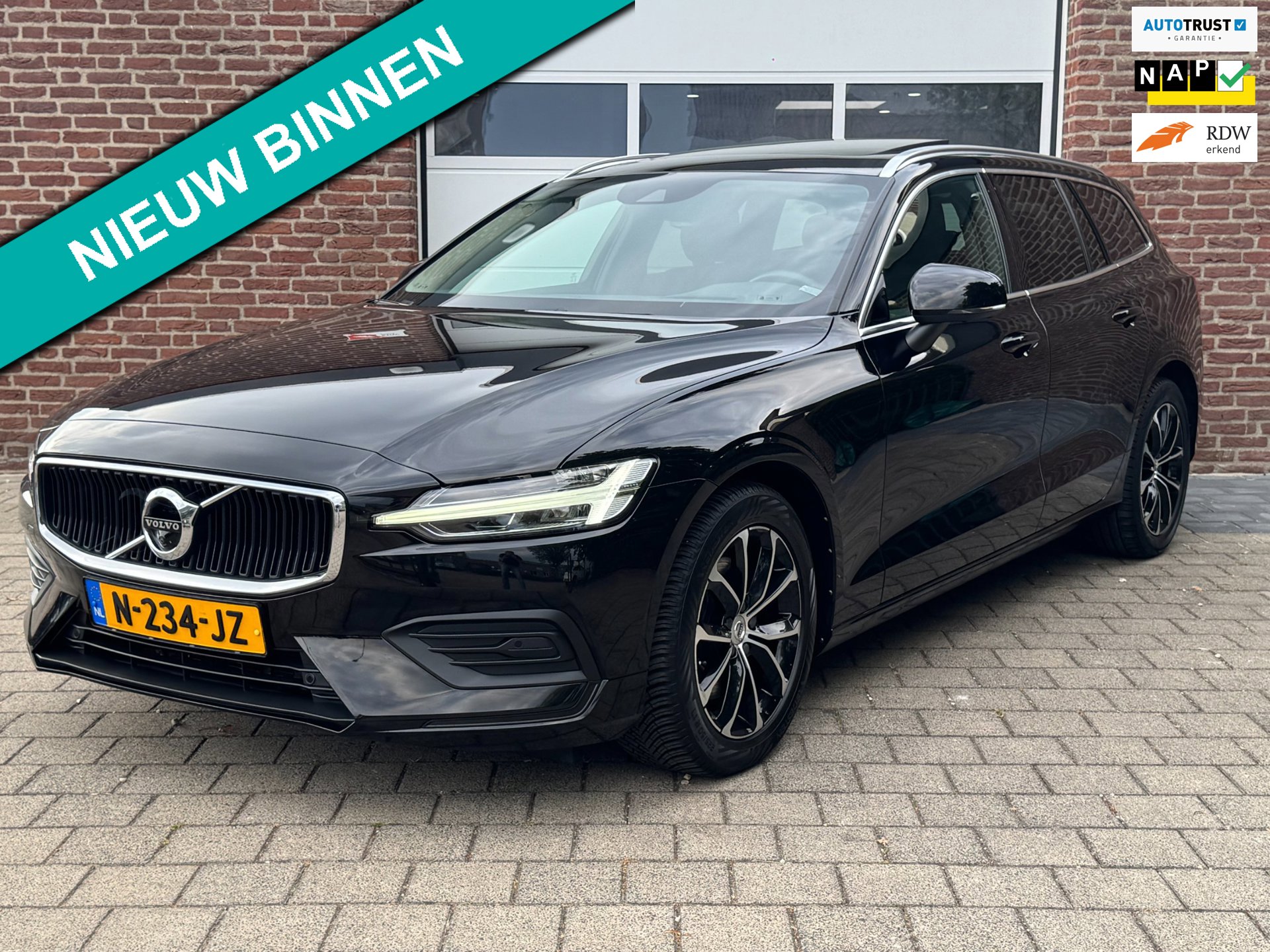 Volvo V60 2.0 B3 Momentum Business|Pano|HUD|360Cam|H&K|Trekhaak|