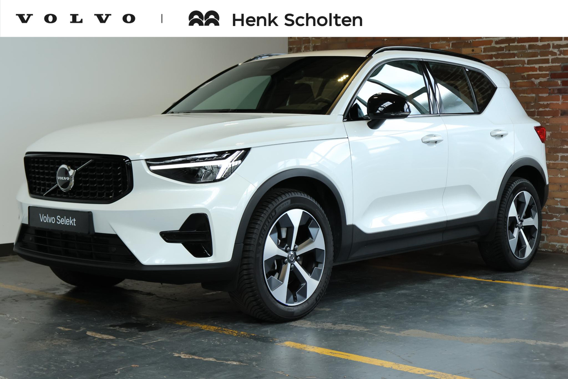 Volvo XC40 2.0 B4 Plus Dark
