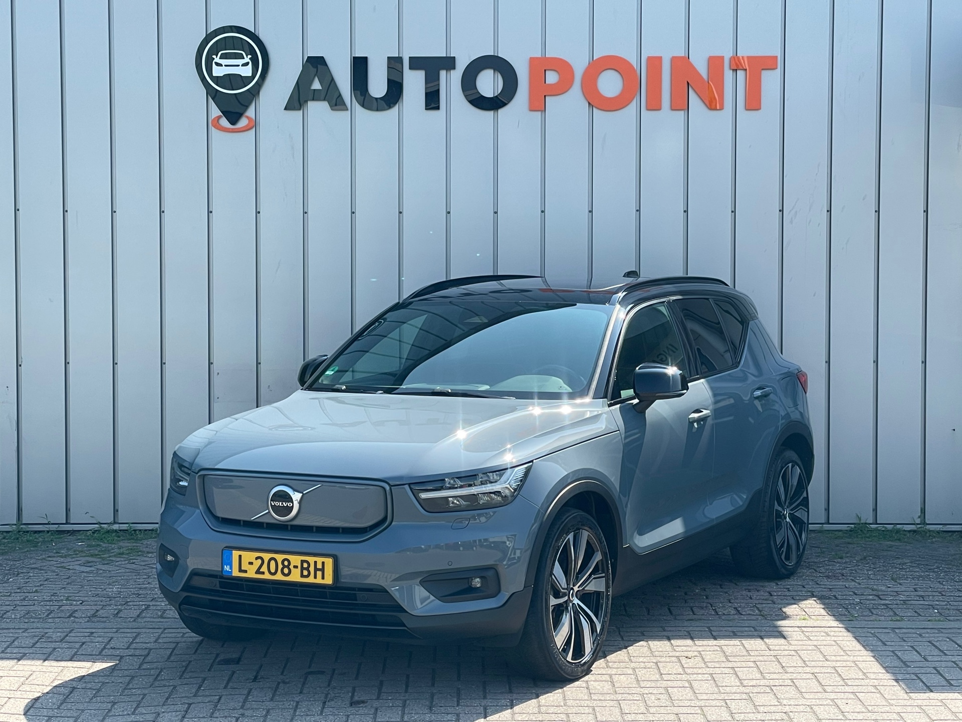Volvo XC40 Recharge P8 AWD R-Design TREKHAAK|PANO|BLINDSPOT|STOEL+STUURVRM|CAMERA|ADAPT.CRUISE|20''INCH|FULL-LED||PARK.ASSIST|NAVI