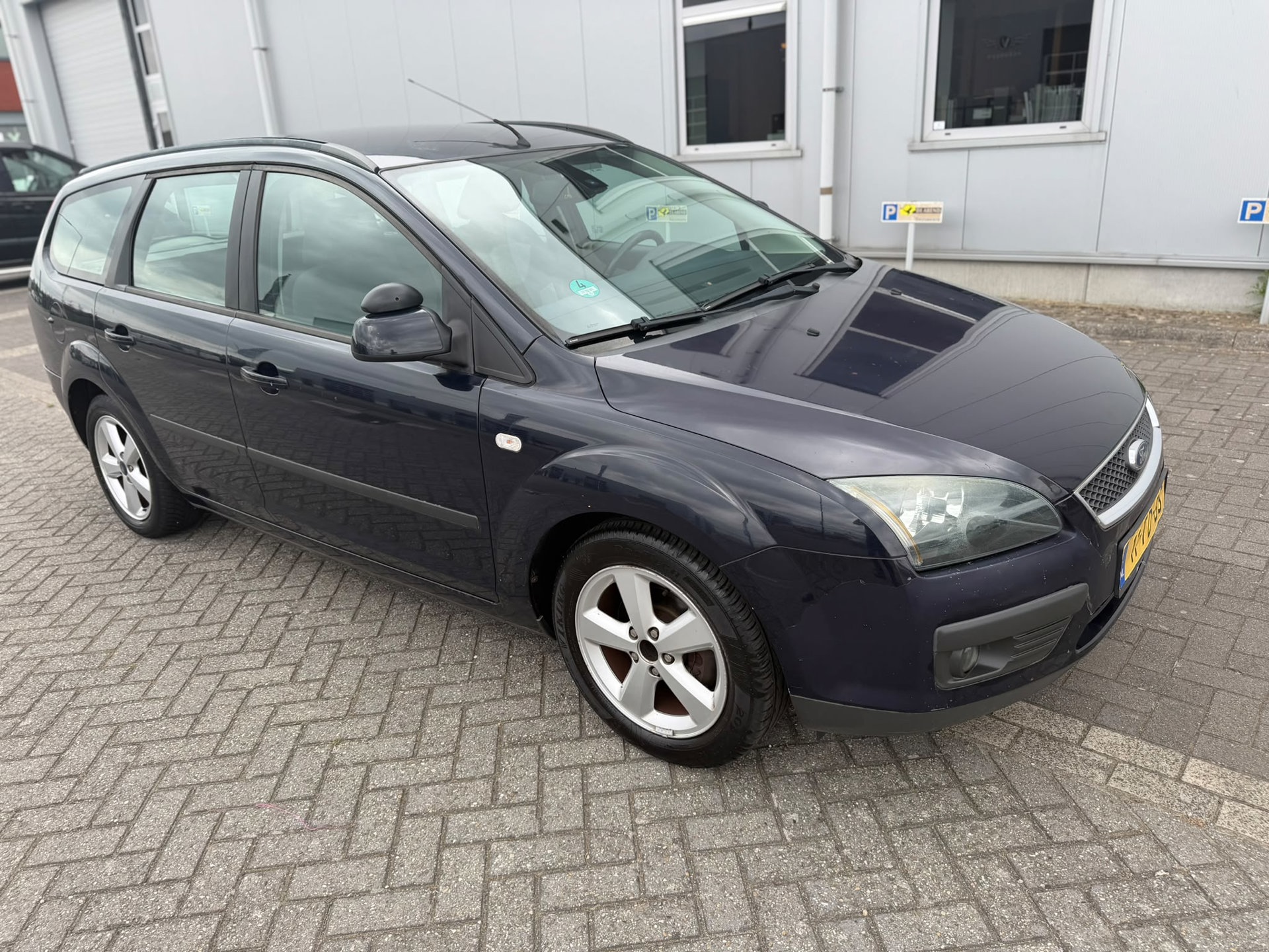 Ford Focus Wagon 1.6-16V Futura.nieuwe apk goed werkende airco