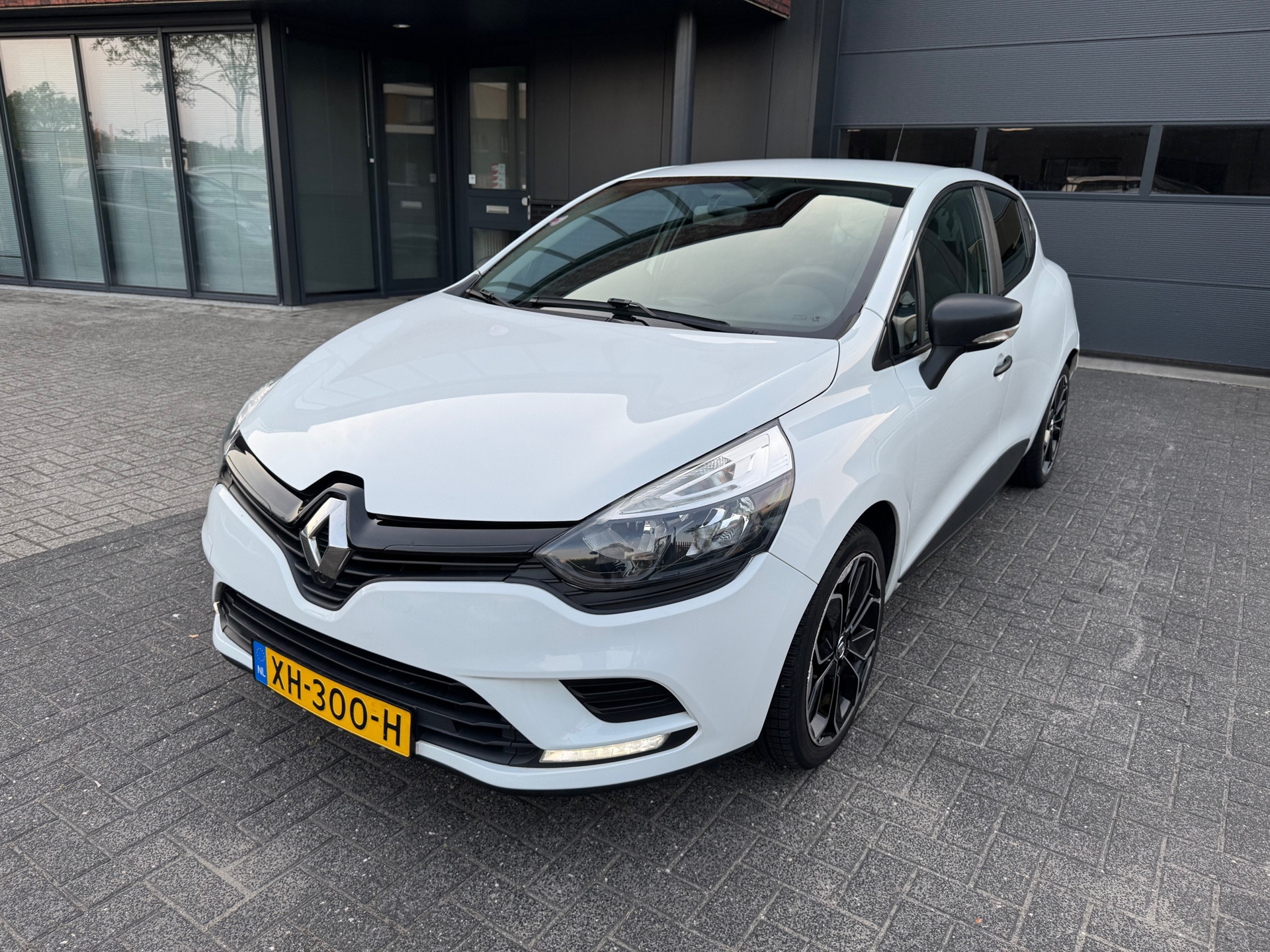 Renault Clio 1.2 16V LMV CRUISE PDC SCHERM AUDIO SUPER LEUKE WAGEN SPORTIEF