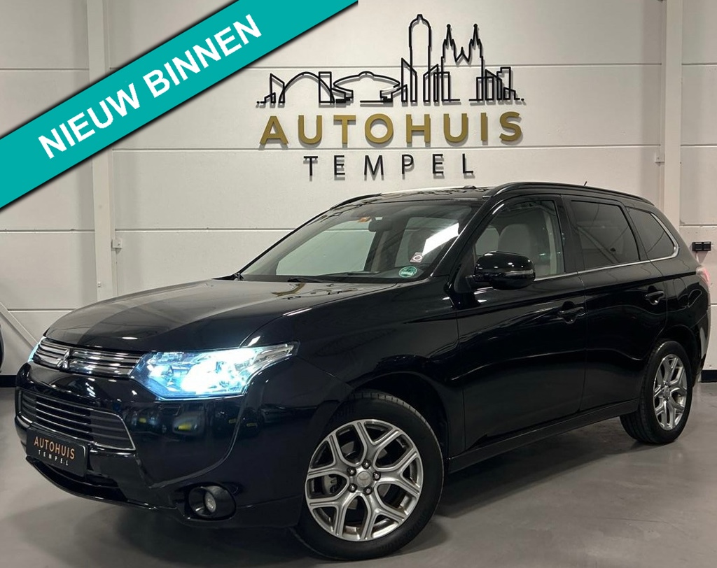 Mitsubishi Outlander 2.0 PHEV Instyle Nap Airco Pano Cruise Keyless Trekhaak Leder Carplay