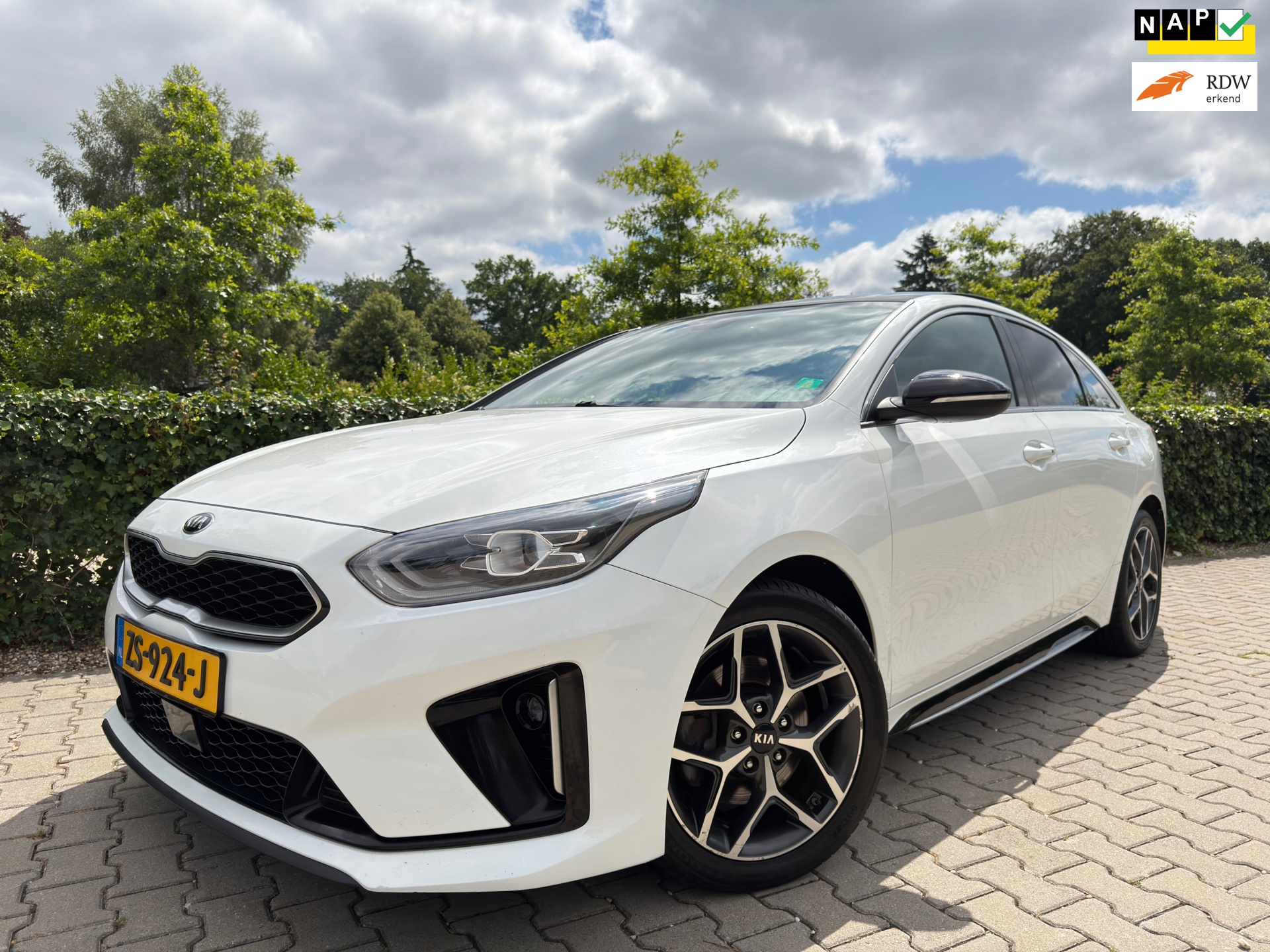Kia ProCeed 1.4 T-GDI GT-Line 140PK , 6-Bak , Panodak , Clima / Cruise / Camera-Multimedia / Leder / Pdc / Xenon / 17" Lm Velgen.