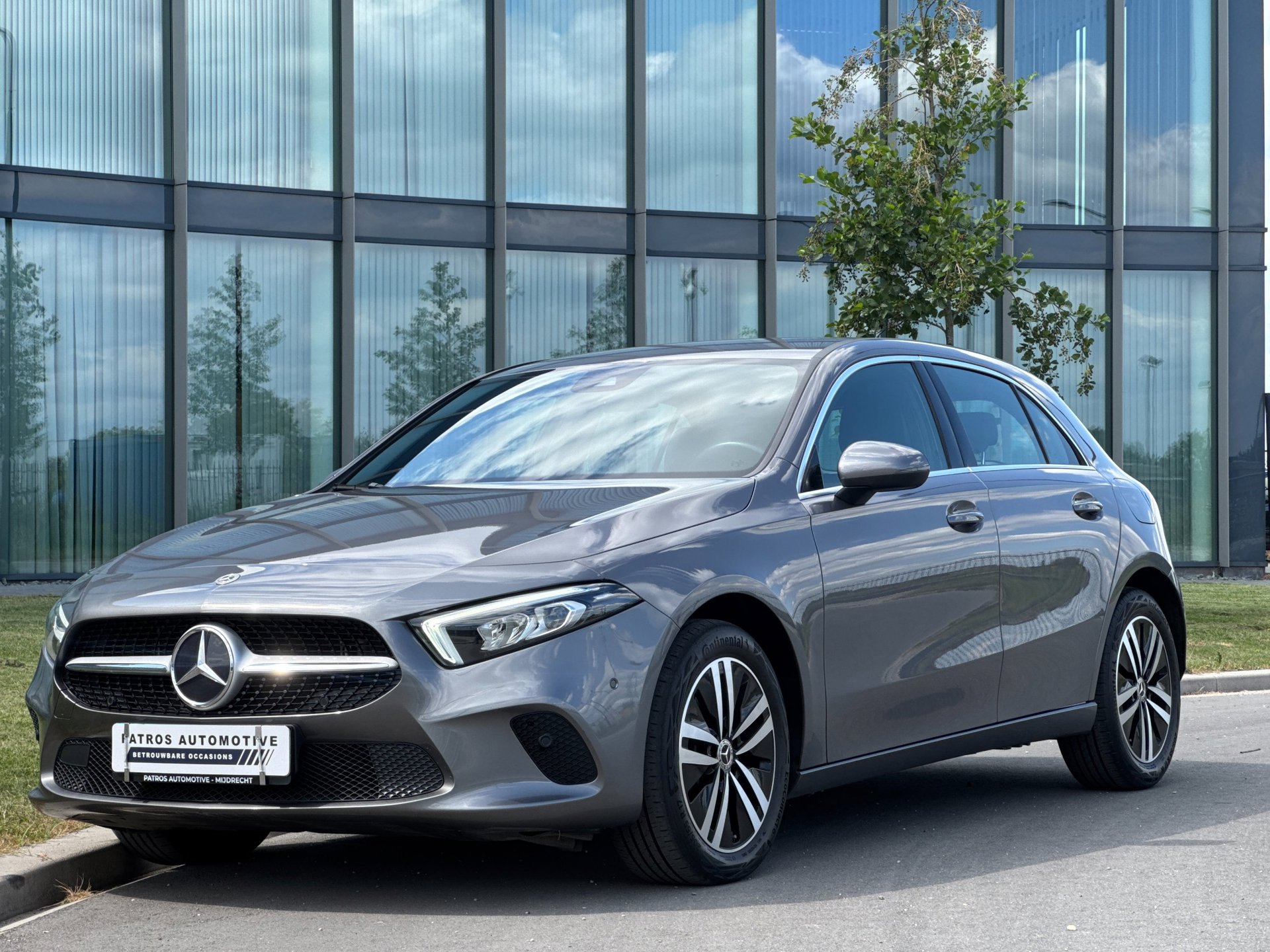 Mercedes-Benz A-klasse 250 e // Plug-in Hybrid // Business Line // CarPlay // Camera // LED // Stoelverwarming