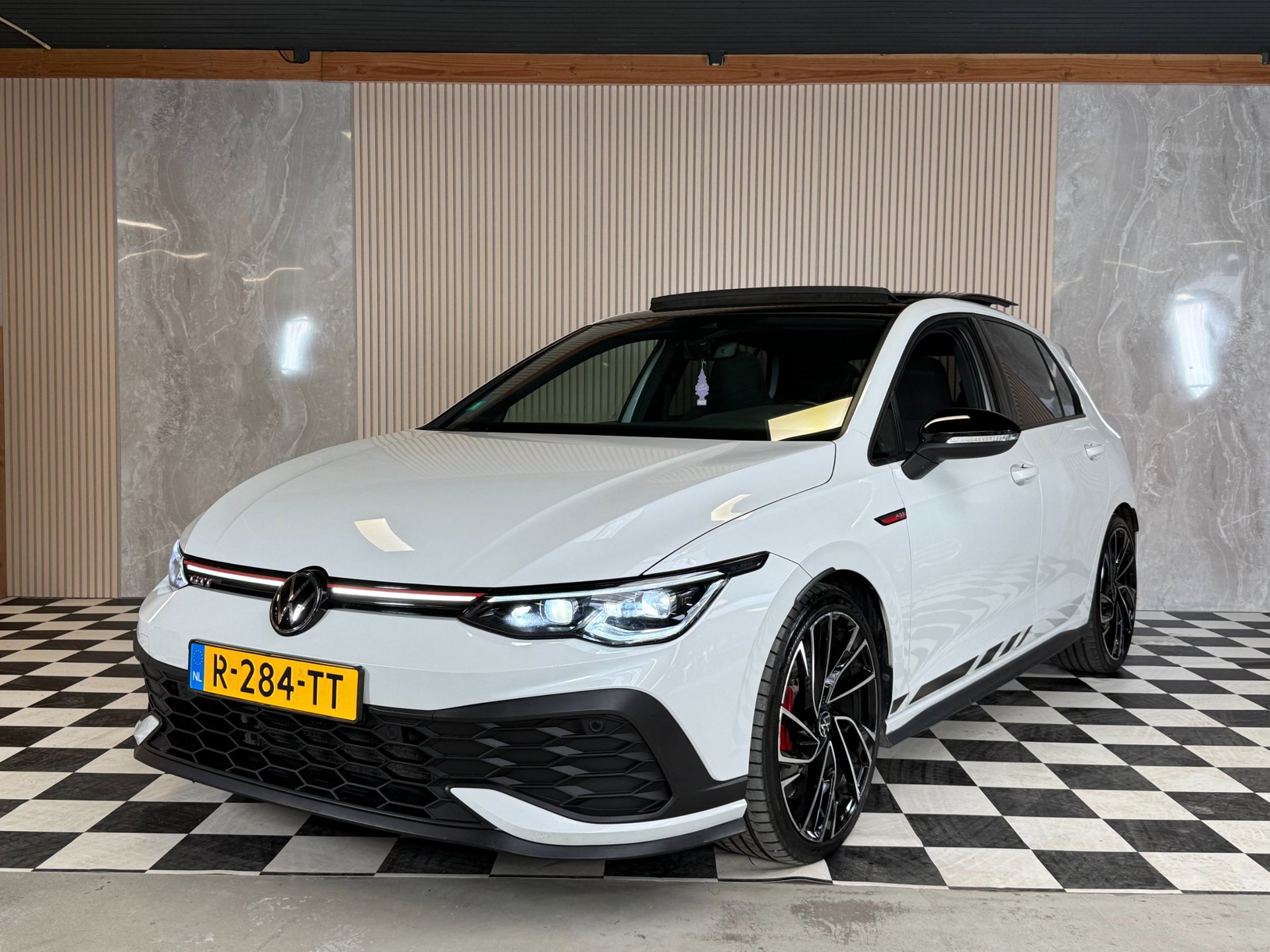 Volkswagen Golf 2.0 TSI GTI Clubsport Pano Nurburgring IQ Lights Sfeer Stoelvw Stuurvw