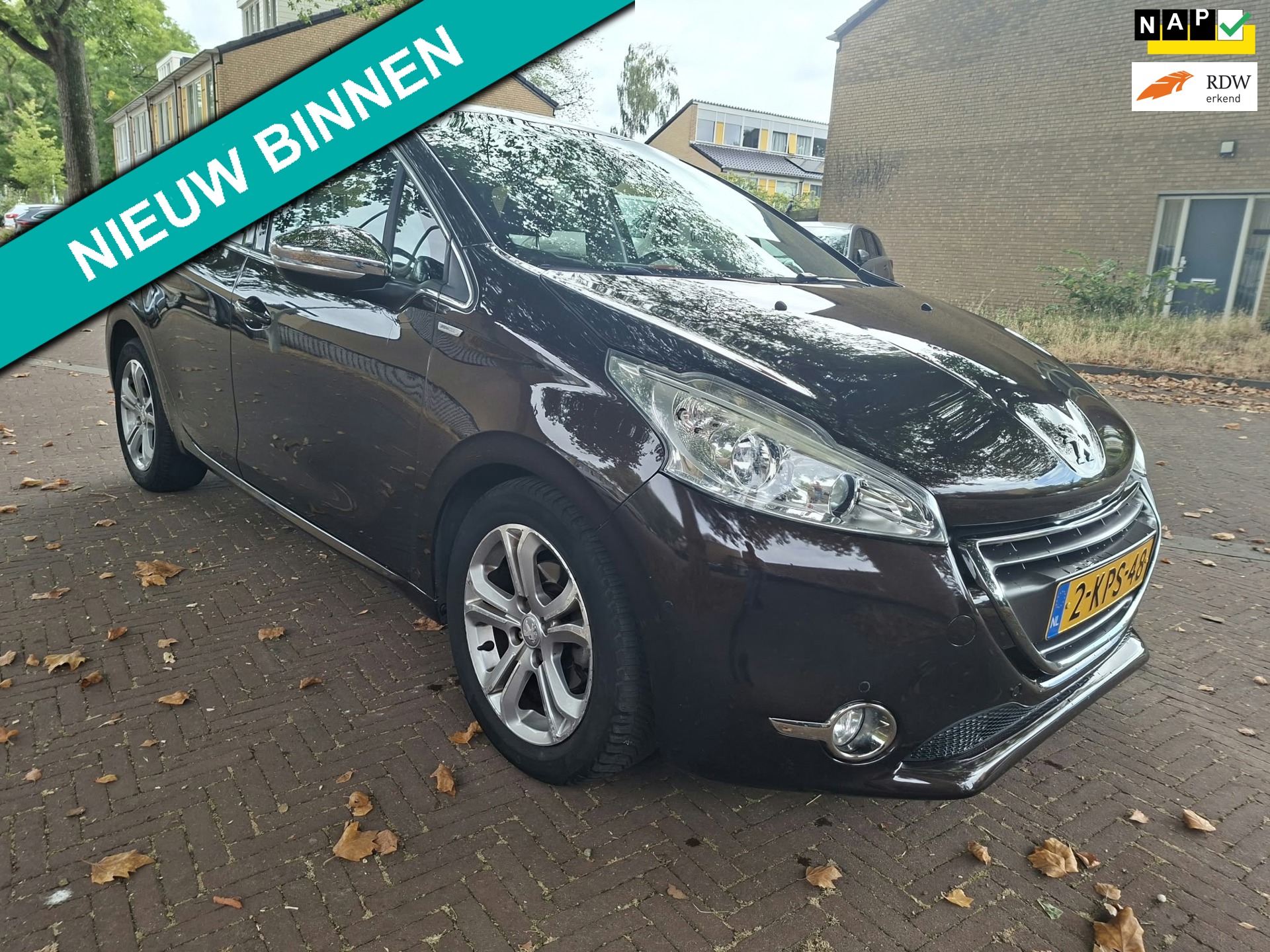 Peugeot 208 AUTOMAAT / Panoramadak / parkeersensoren / leuke auto