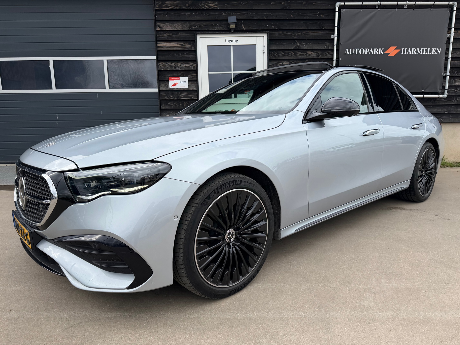 Mercedes-Benz E-klasse 300e AMG Line Burmester Pano 360 FULL