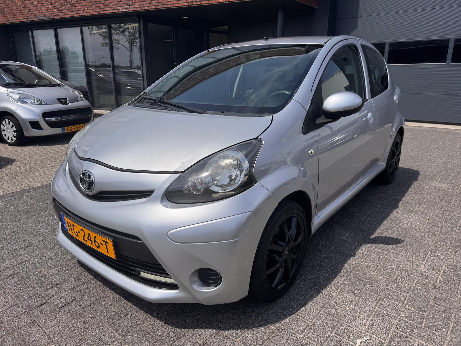 Toyota Aygo 1.0 VVT-i Dynamic Orange 5 DRS AIRCO LED NIEUWE APK TOP KMS