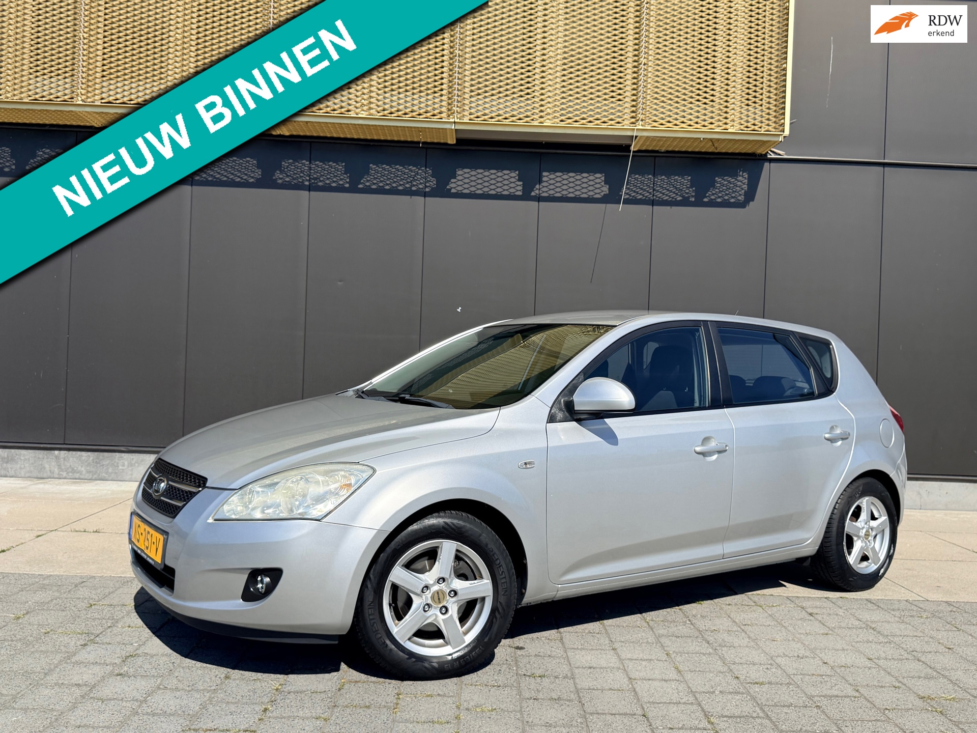 Kia Cee'd 2.0 X-ecutive | Airco | LM velgen | AUX | Elektr ramen | Multf. stuur