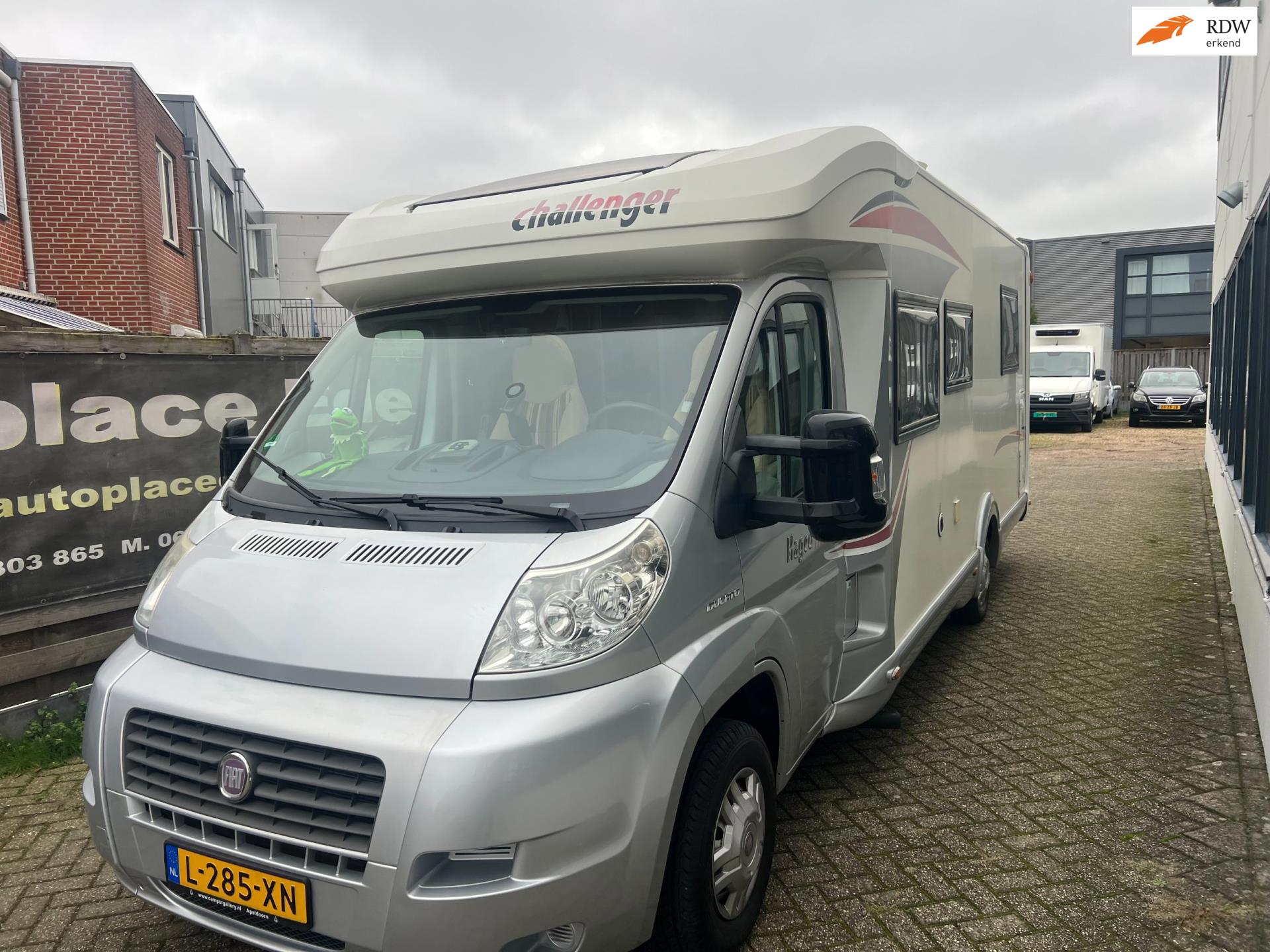 Challenger MAGEO 118 EB QUEENSBED AIRCO GARAGE FIETENREK
