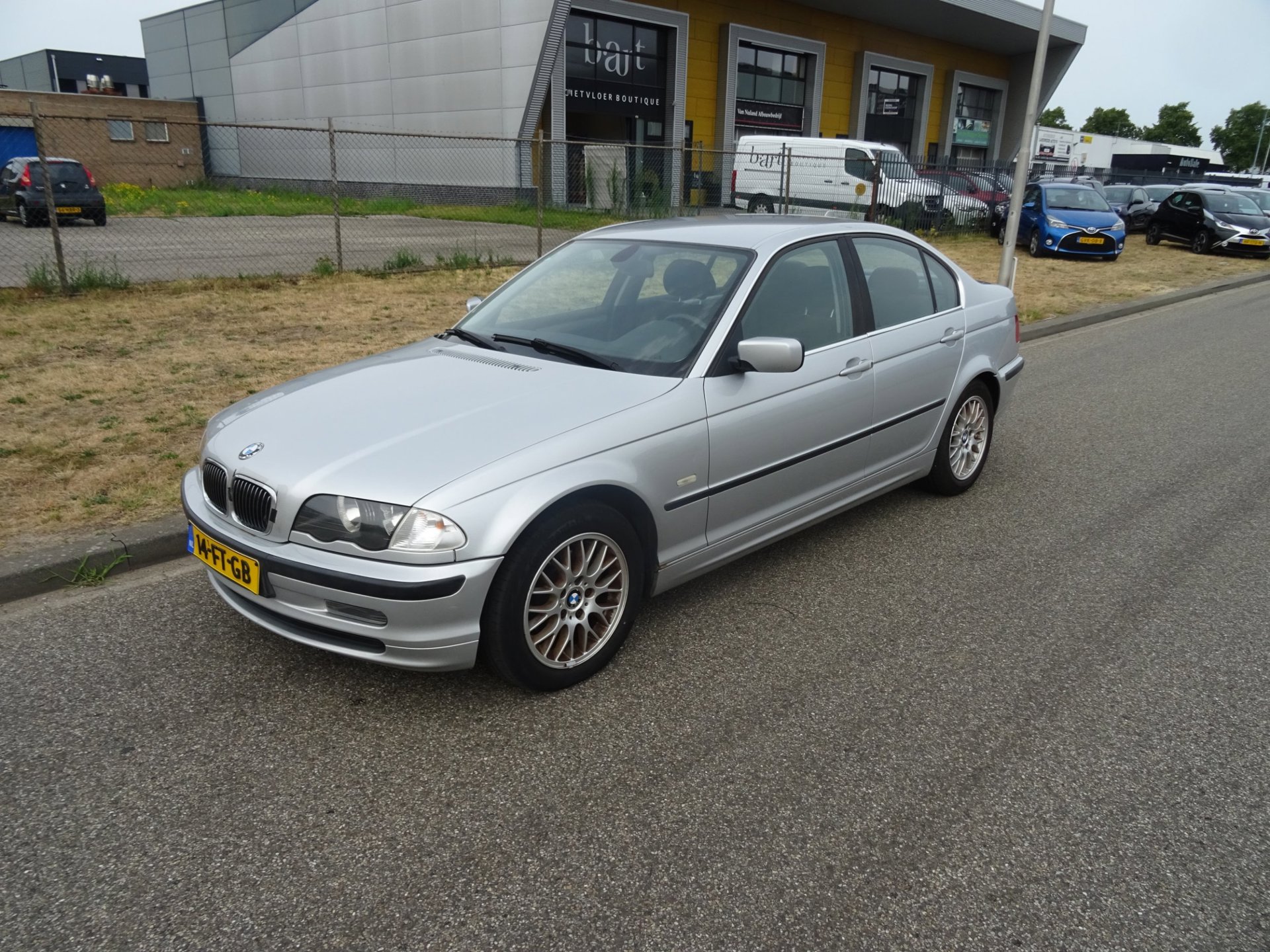 320i Executive
