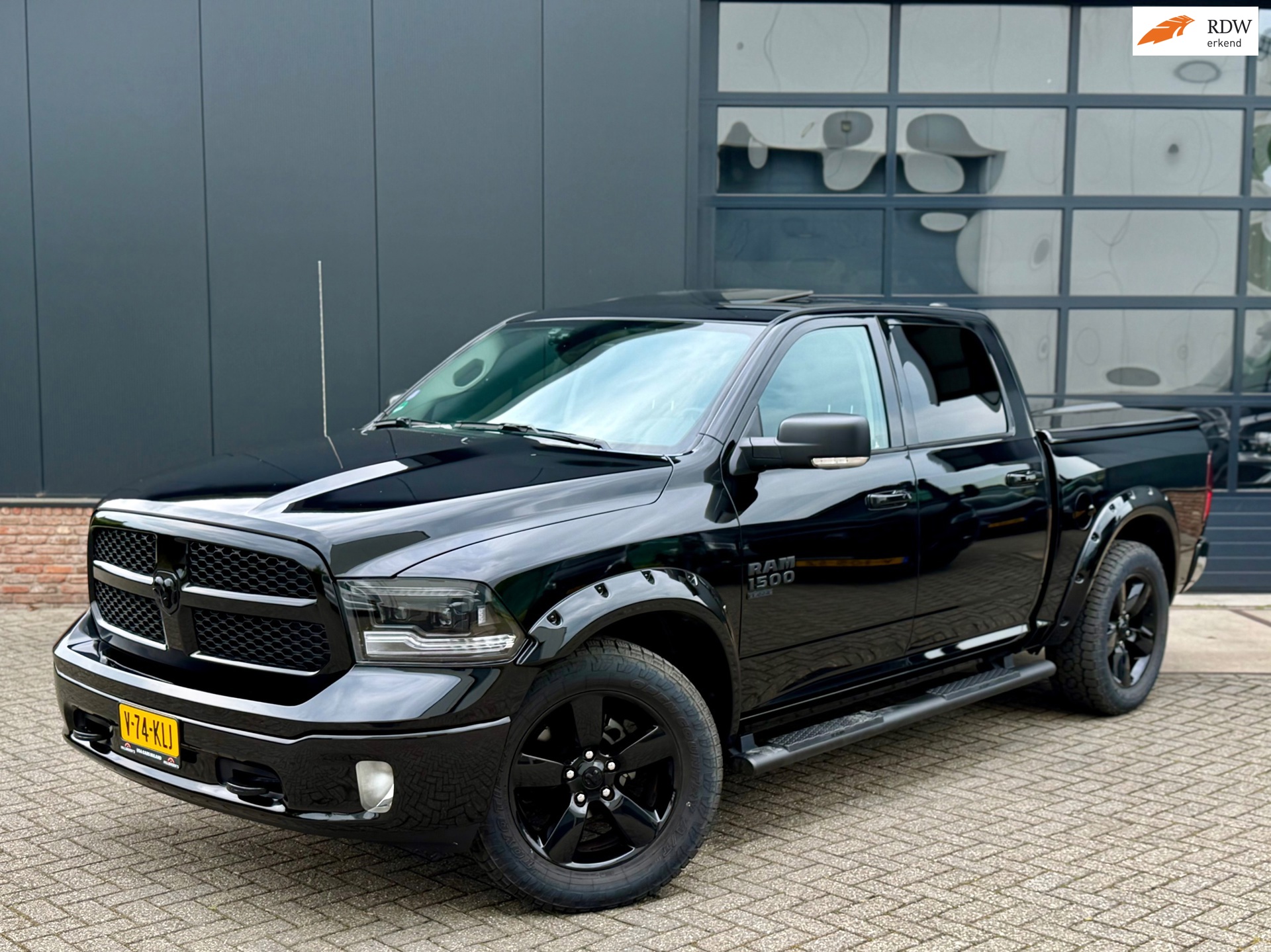 Ram RAM 1500 SLT CLASSIC RAM 1500 SLT 5.7 V8 Classic Night Edition Schuif/Carplay/LPG 12-2024