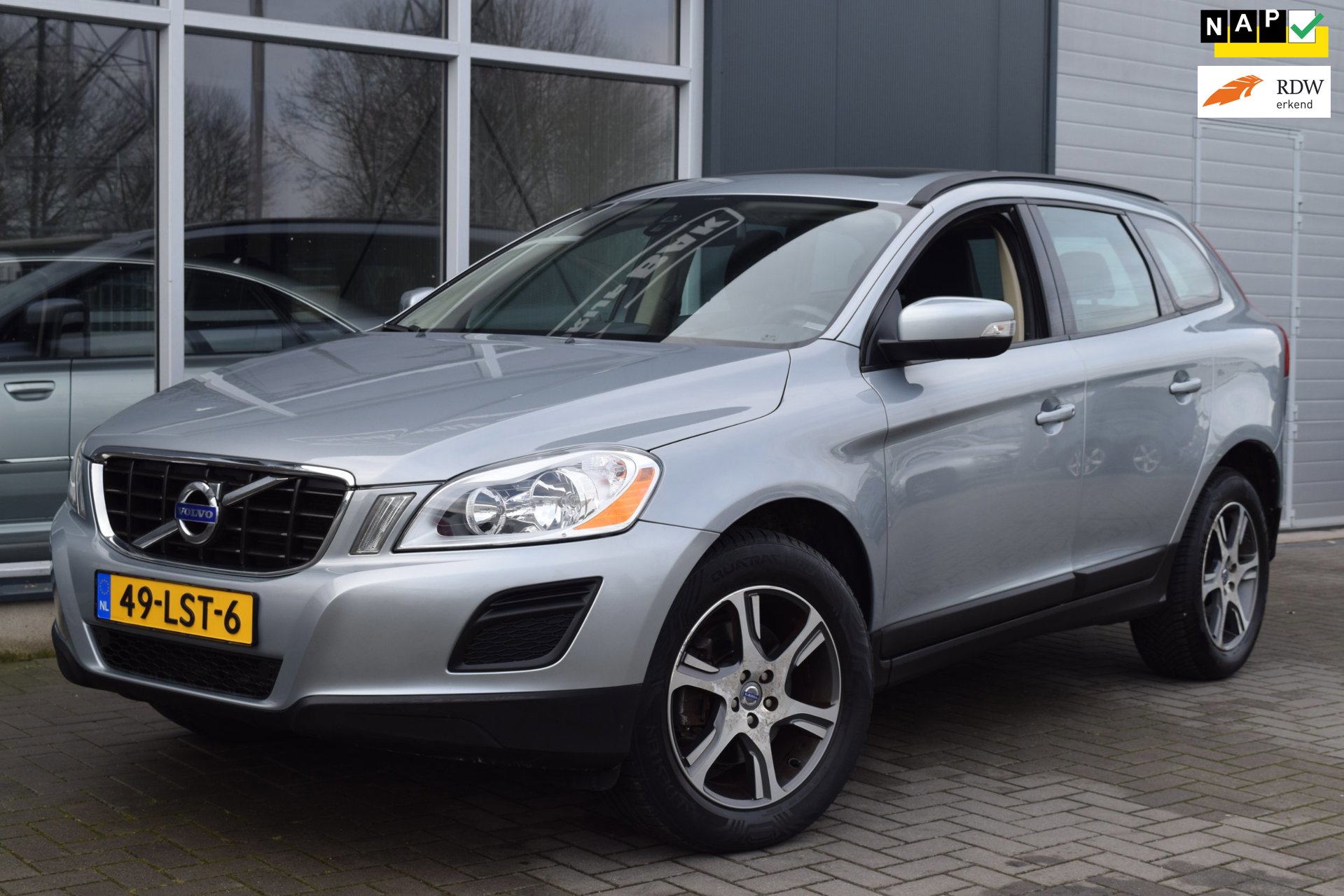 Volvo XC60 2.0T Kinetic | Automaat | Pano | NAP + APK 2-2027 !