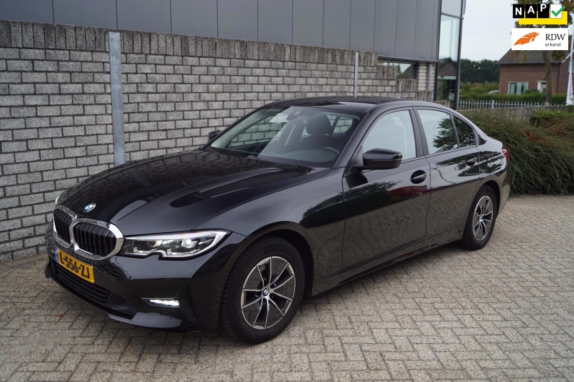 BMW 3-serie 320i Business Edition Autom Navi Clima Apple Carplay LED Koplampen Cruise 2X PDC LMV Trekhaak ENZ NL Auto.