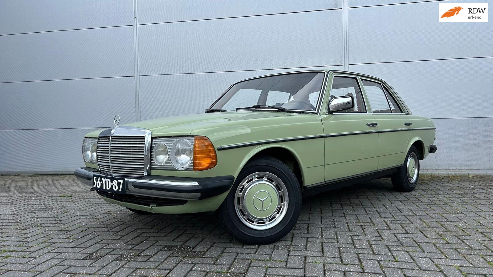Mercedes-Benz 200 OLDTIMER / YOUNGTIMER 1977 97.000KM!! HANDGESCHAKELD/UNIEKE AUTO/HISTORIE AANWEZIG!! ZEER MOOI/INRUIL MOGELIJK