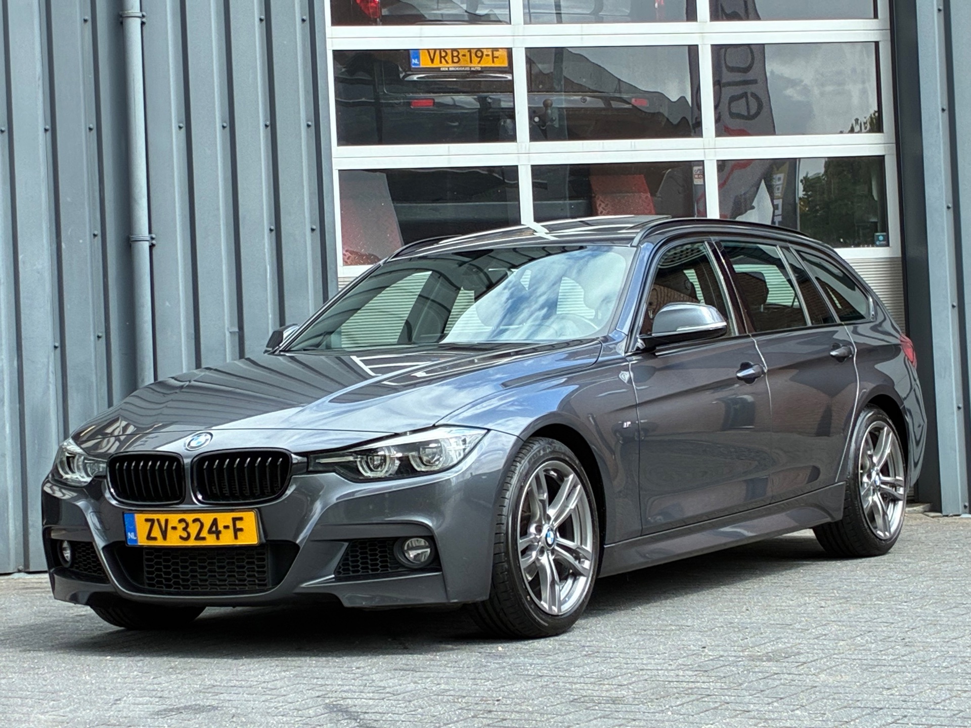 BMW 3-serie Touring 318i M Sport Edition Leder Panodak Stoelverwarming