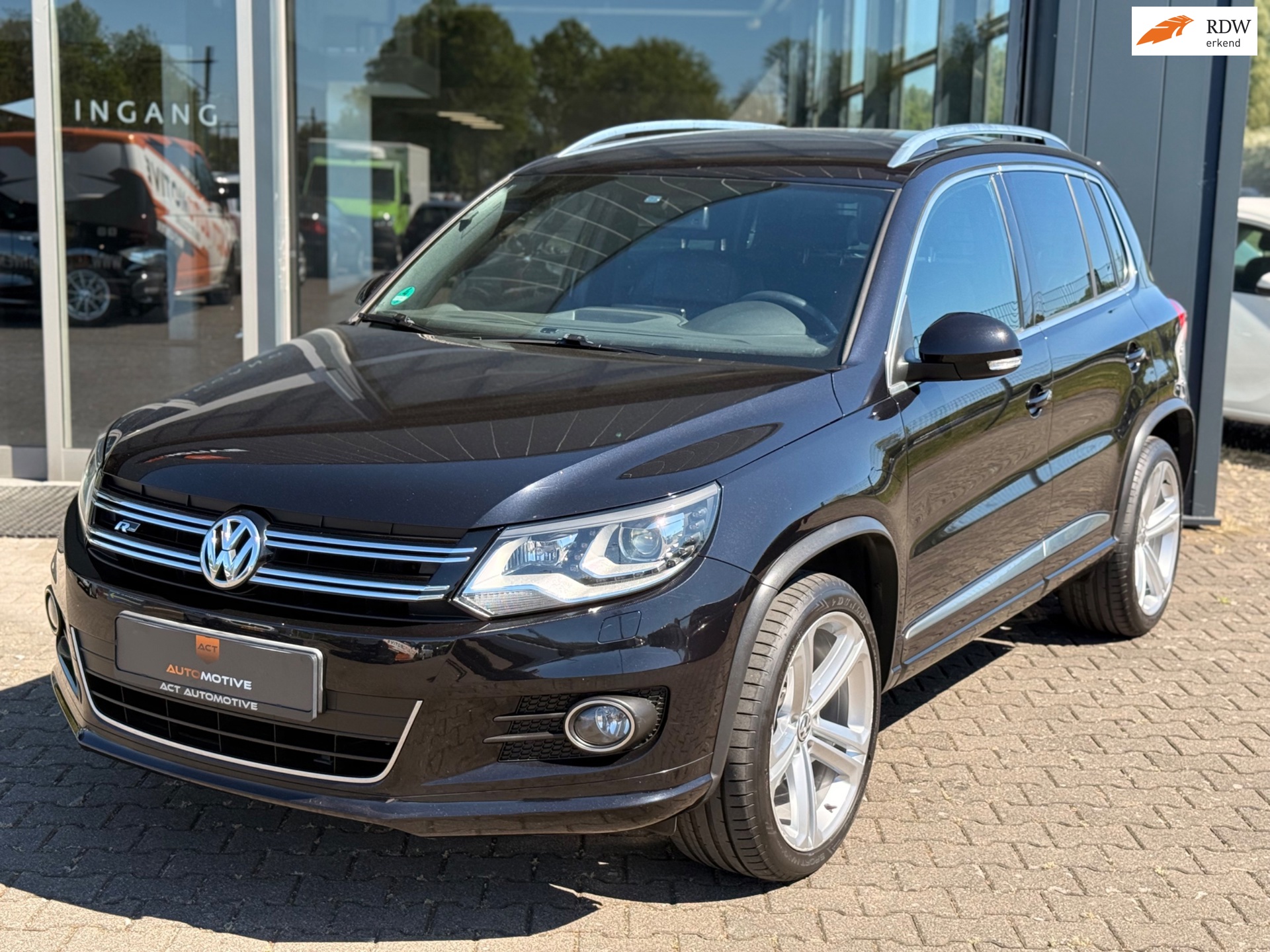 Volkswagen TIGUAN 1.4 TSI R-Line Comfort / CarPlay / LED / Navi