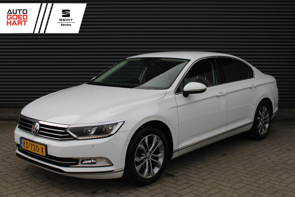 Volkswagen Passat 1.4 TSI ACT Highline Leer/Alcantara Full-Led camera Carplay