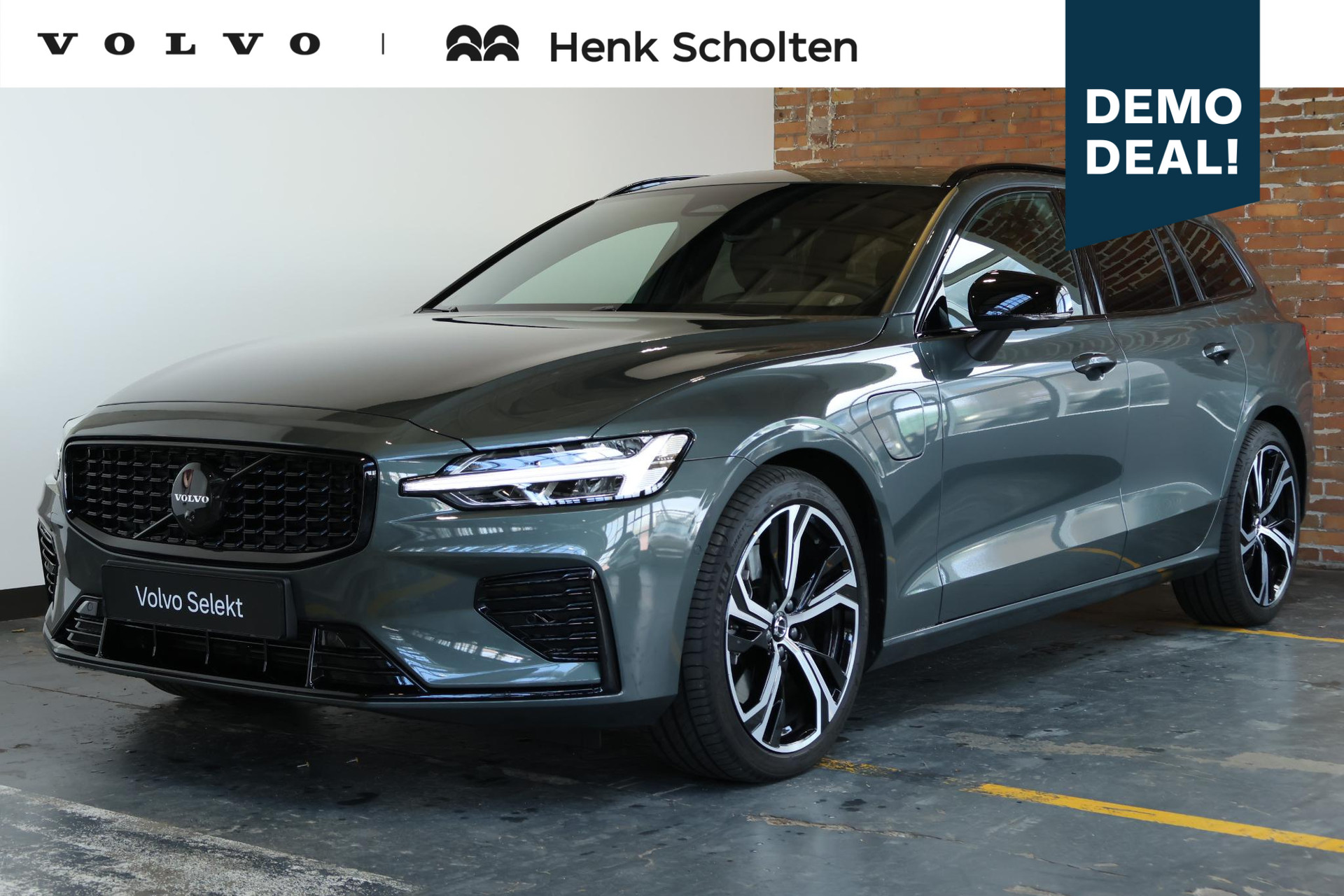 Volvo V60 T8 Plug-in hybrid AWD Ultra Dark