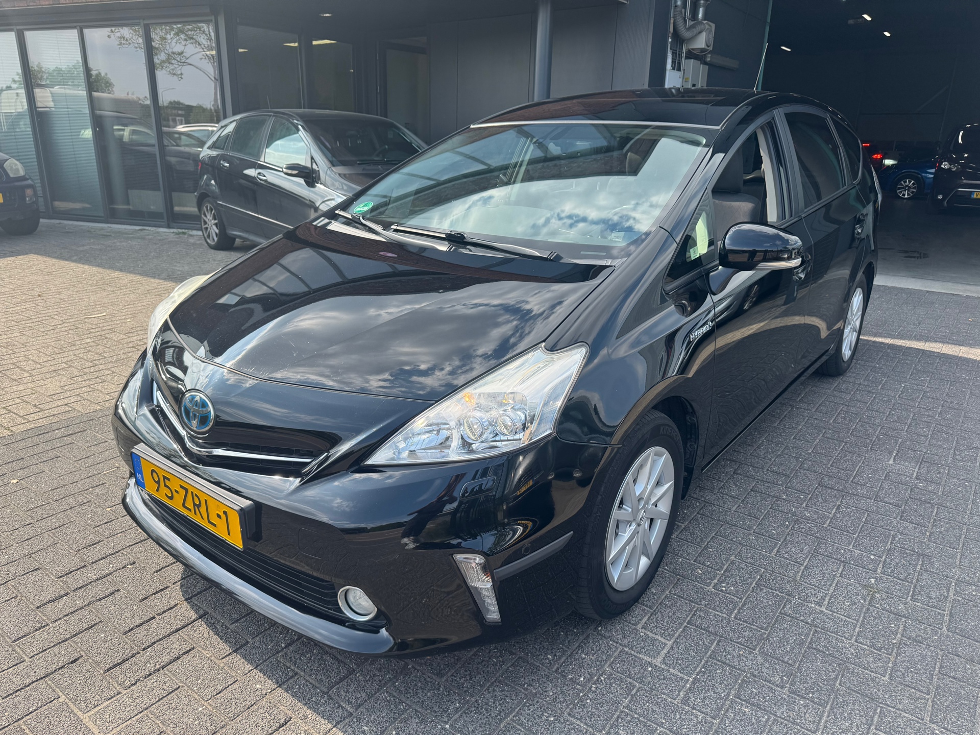 Toyota Prius Wagon 1.8 Dynamic 7 PERS PANO XENON CAMERA HUD TREKHAAK ORIG NL NAP VOL