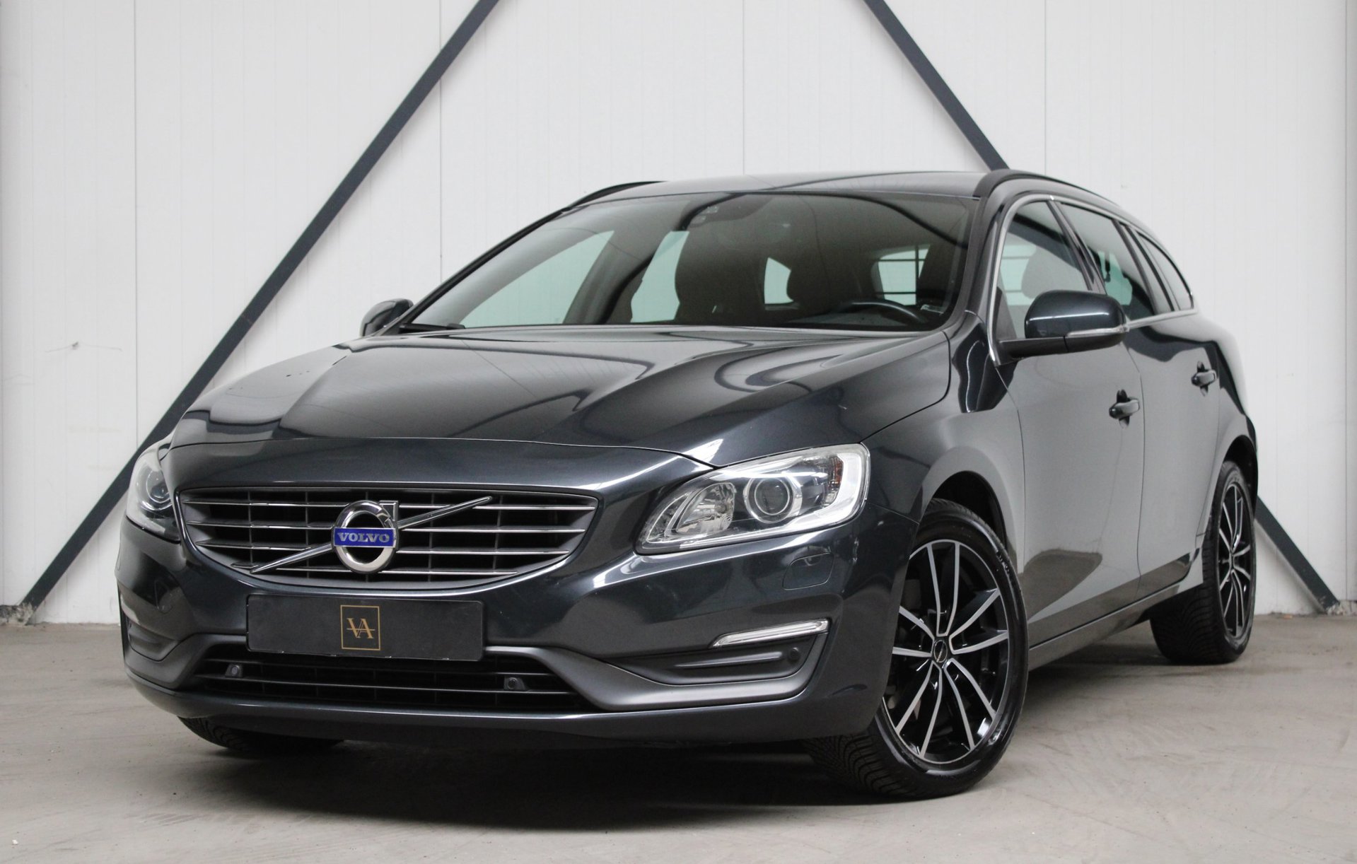 Volvo V60 1.6 T3 Momentum l Xenon l NAVI l Stoelverwarming
