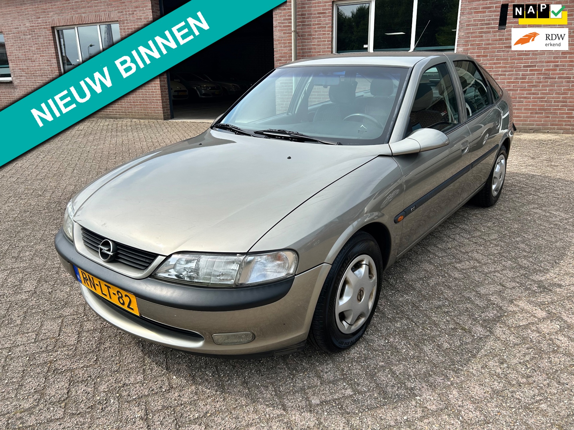 Opel Vectra 1.6i-16V CD // 75.000 km NAP //Eerste eigenaar