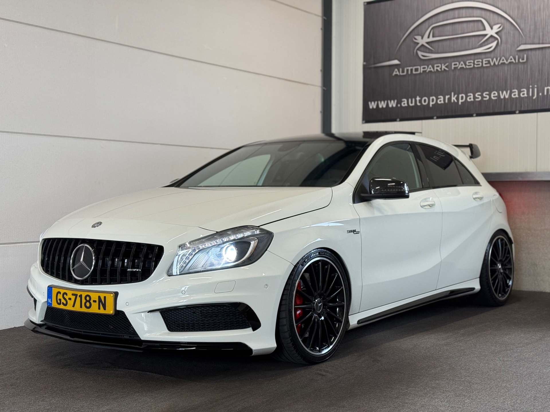 Mercedes-Benz A-klasse AMG 45 4MATIC Edition 1 Pano, Aero, Carbon, Kuipstoelen, Cruise Control, Harman & Kardon, Cruise Control