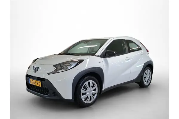 1.0 VVT-i S-CVT Play