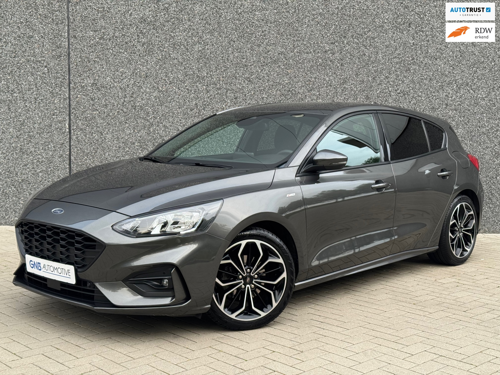 Ford FOCUS 1.0 EcoBoost Hybrid ST Line X | Carplay | Rijstrook assistent | Cruise control | DAB | Camera | Zwarte hemel | NAVI |